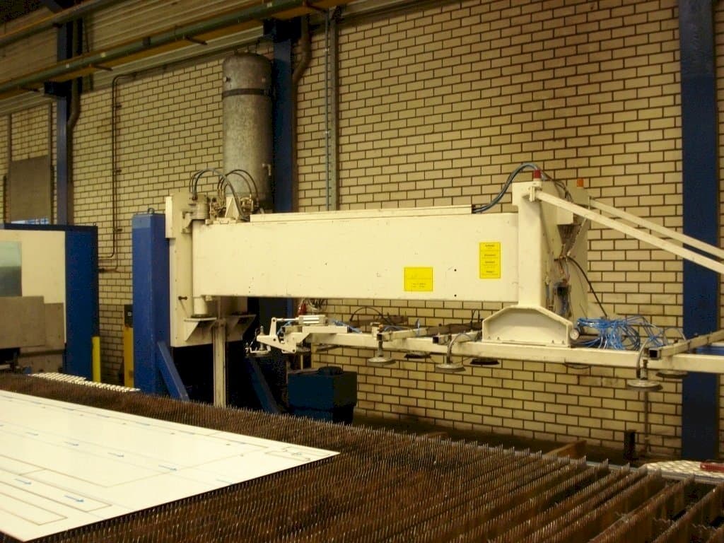 Makine  TRUMPF Loadmaster - Önden görünüm