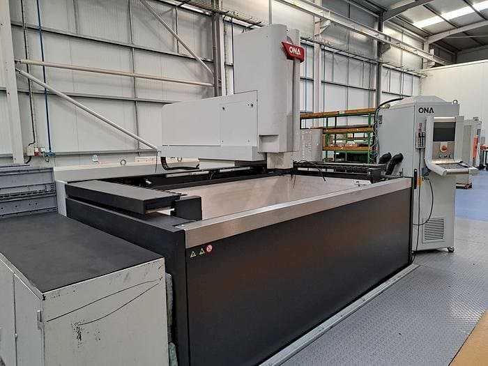 Makine  ONA QX8 B1 L - Önden görünüm