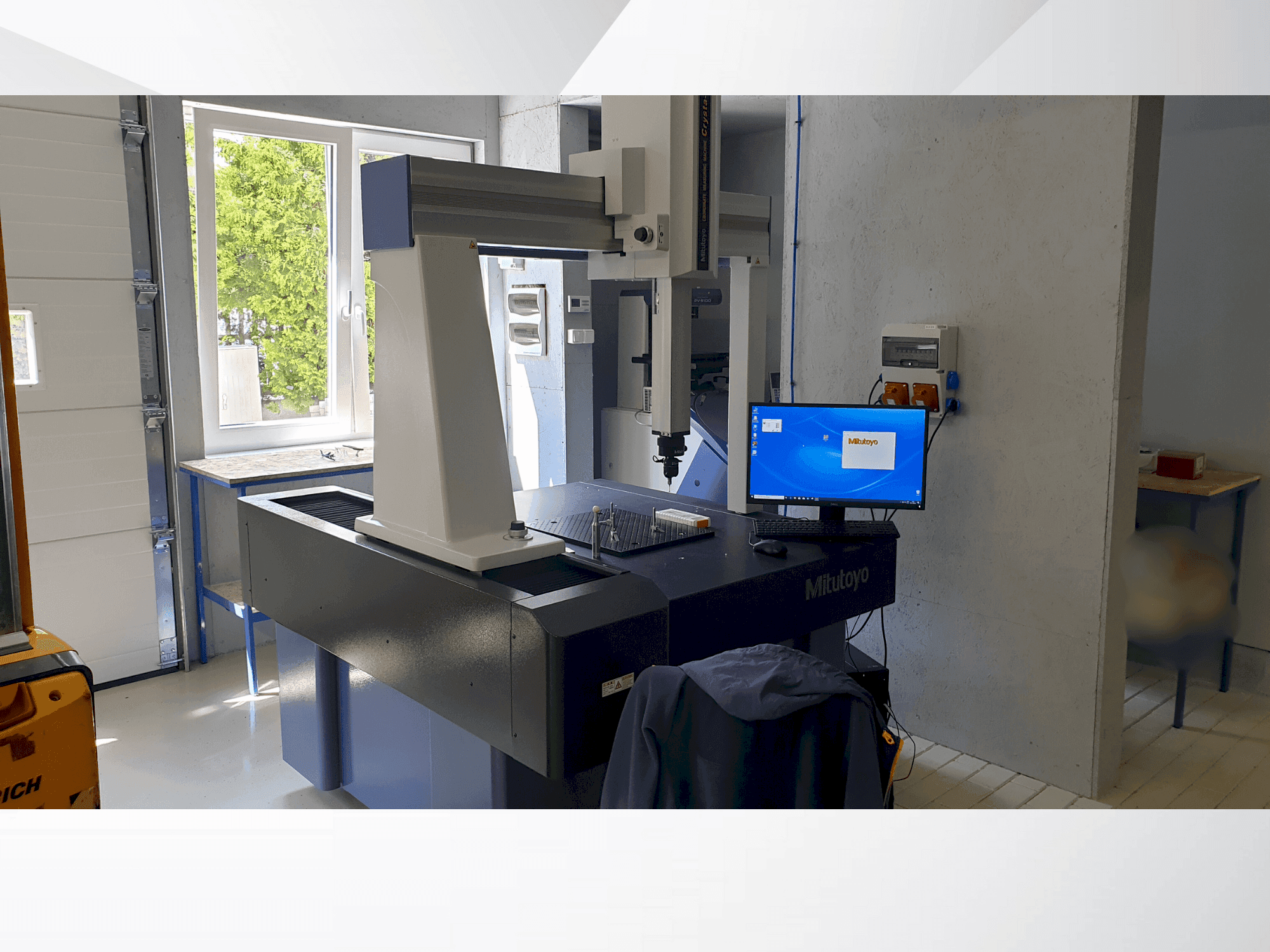 Makine  Mitutoyo MITUTOYO Crysta Plus M 776 - Önden görünüm