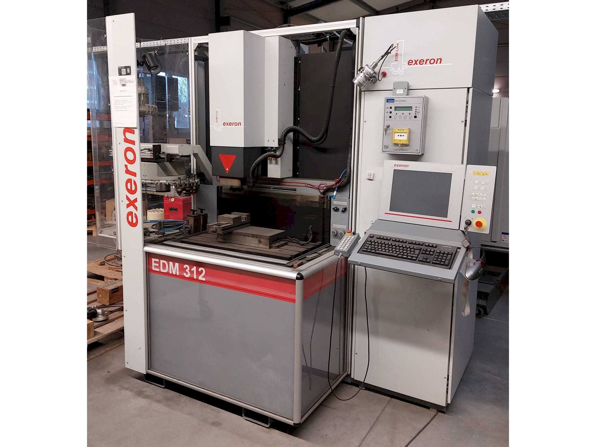 Makine  Exeron EDM 312 MF20 - Önden görünüm