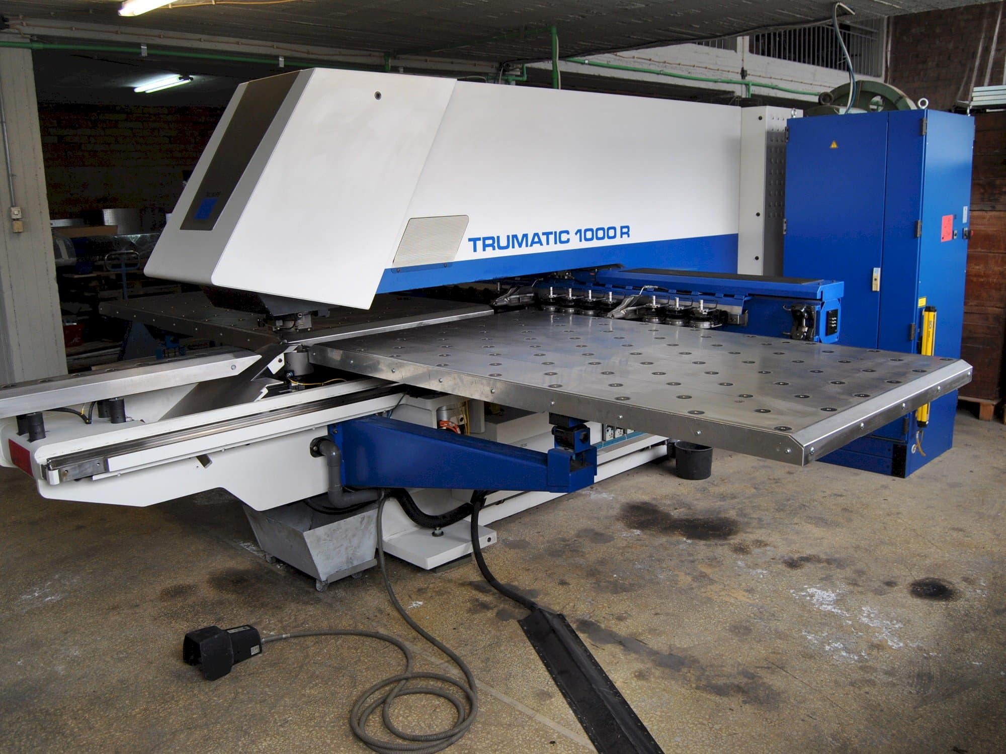 Makine  Trumpf Trumatic 1000 R - Önden görünüm