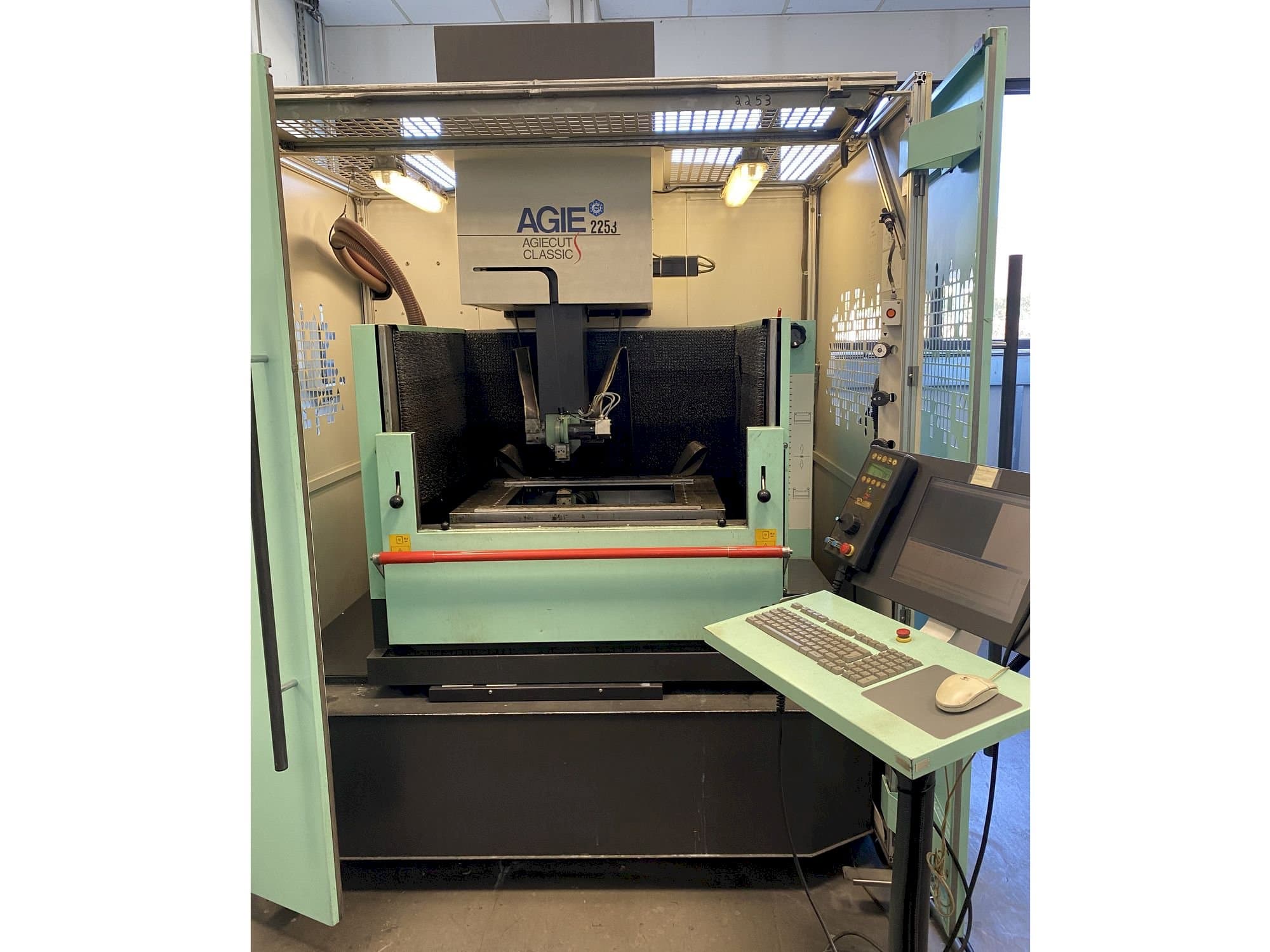 Makine  AGIE Agiecut Classic 3s - Önden görünüm