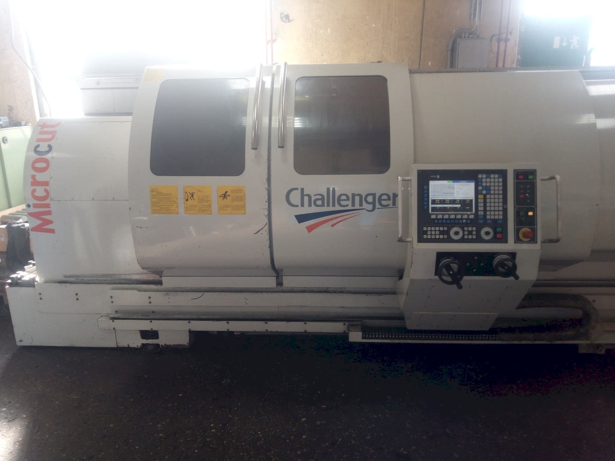 Makine  MICROCUT BNC 2280 - Önden görünüm