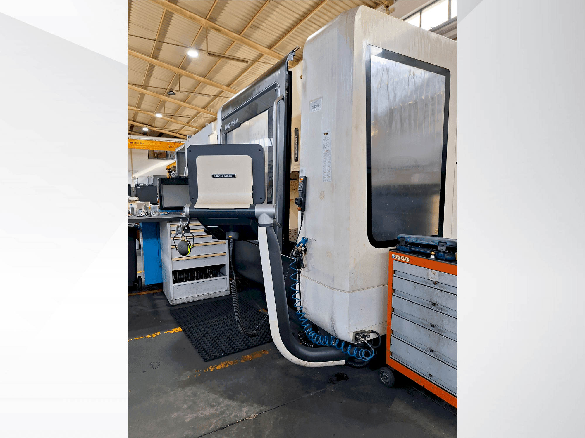 Makine  DMG MORI DMC 1150 V - Önden görünüm