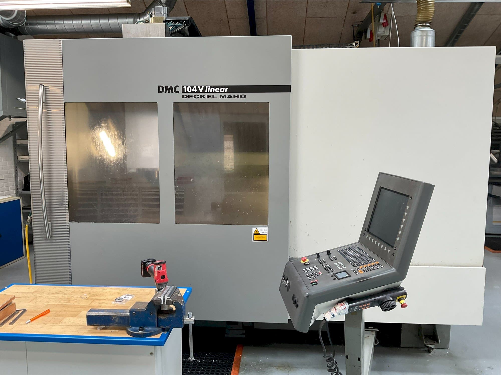 Makine  DMG MORI DMC 104V linear - Önden görünüm