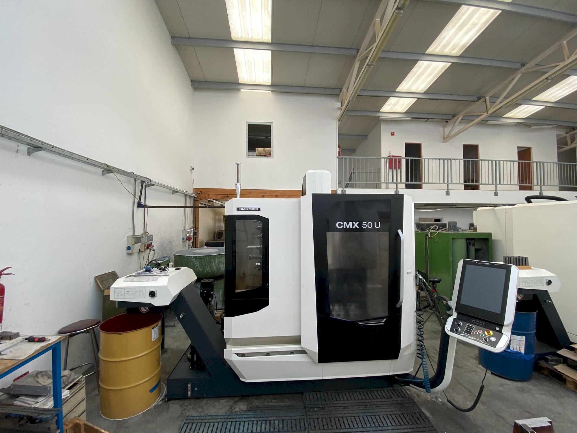 Makine  DMG MORI CMX 50 U - Önden görünüm