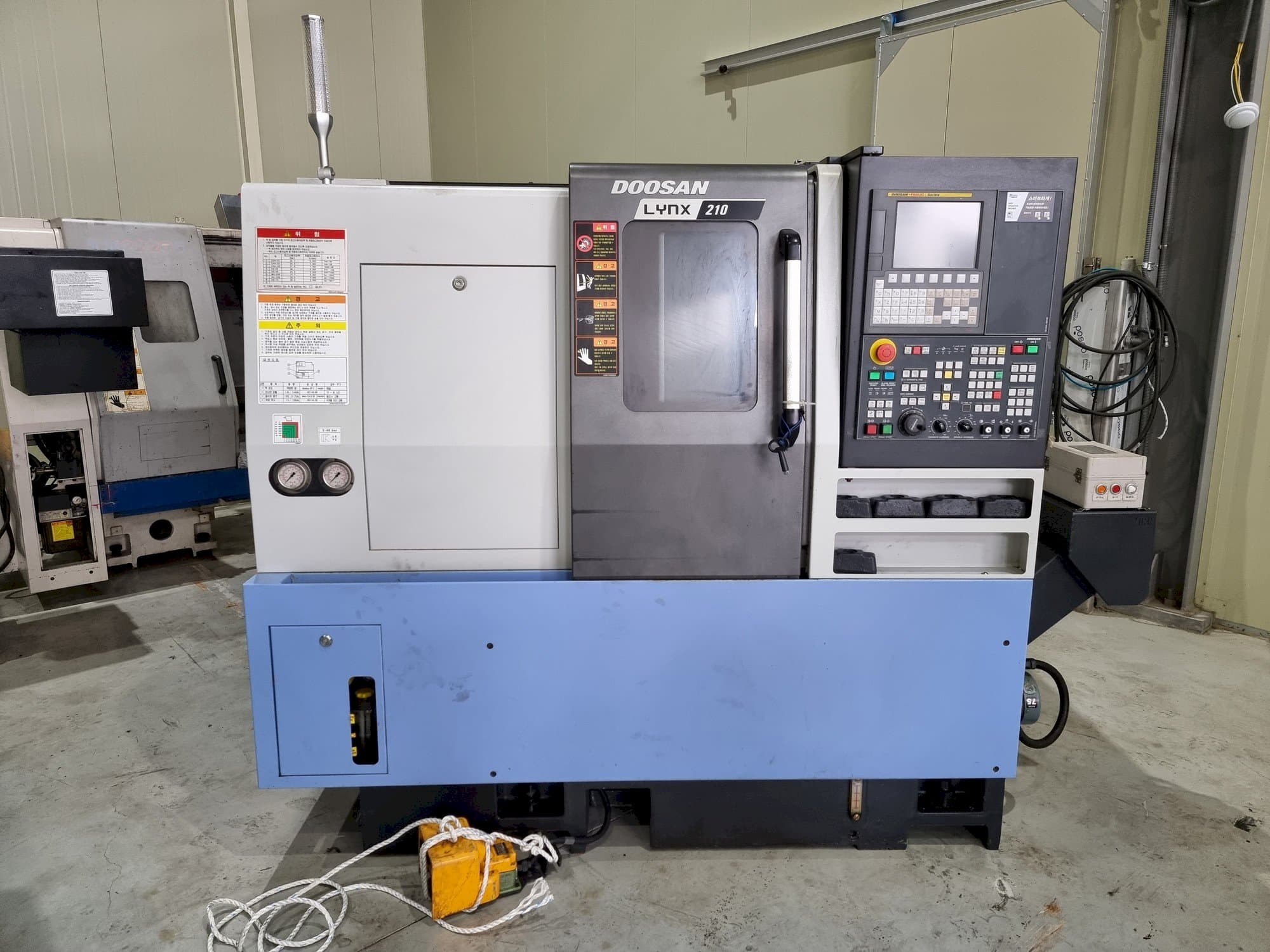 Makine  Doosan LYNX 210 - Önden görünüm