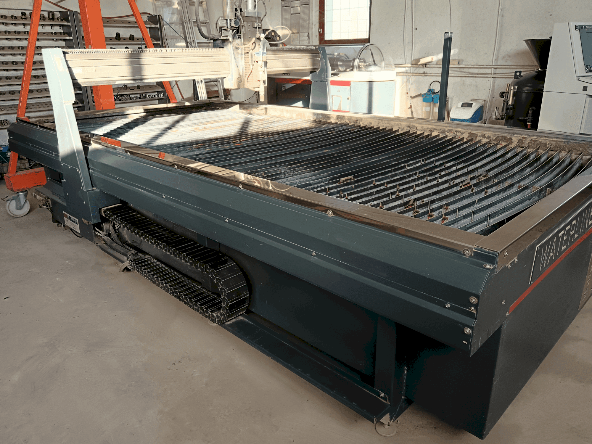 Makine  Waterjet Italy WL510 - Önden görünüm