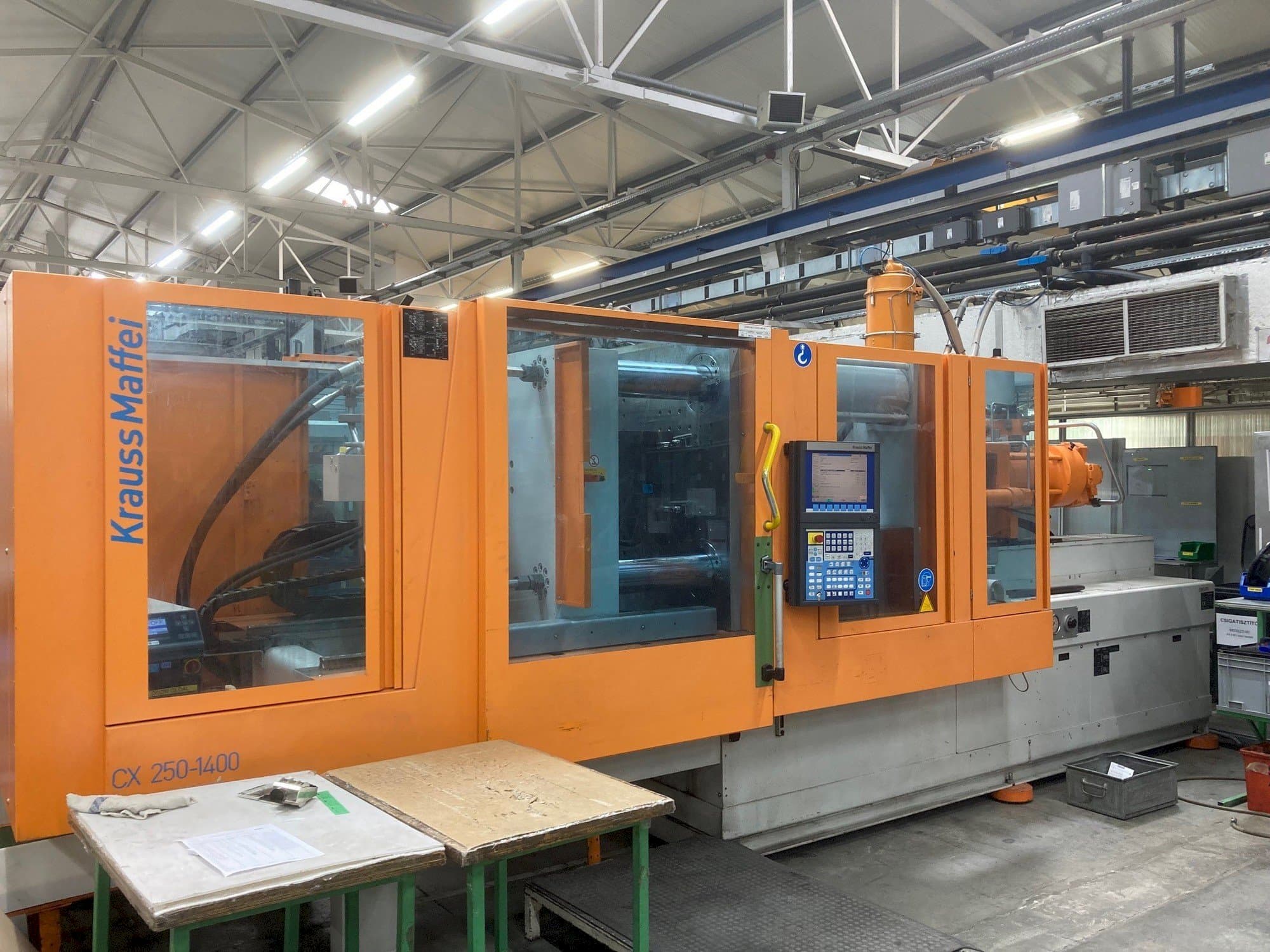 Makine  Krauss Maffei KM 250-400 CX - Önden görünüm