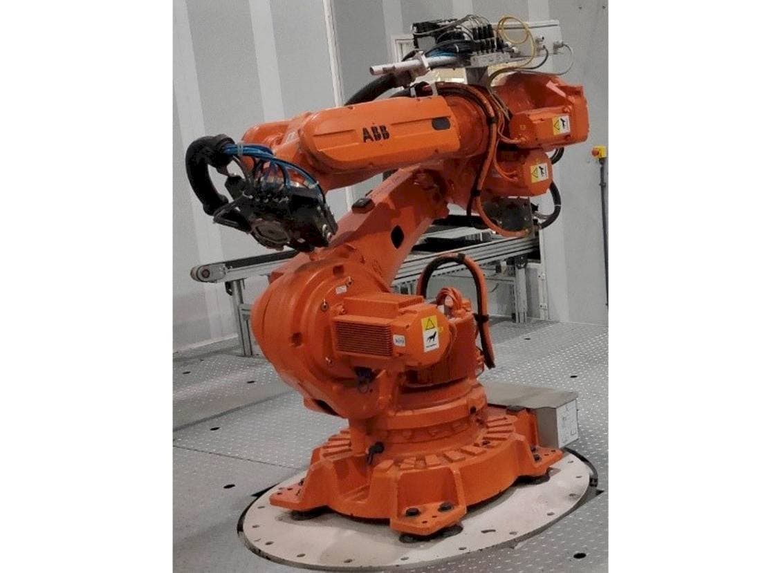 Makine  ABB IRB 6620-150/2.2 - Önden görünüm