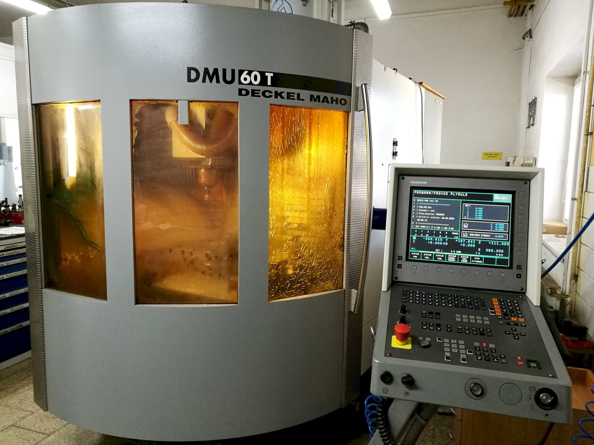 Makine  DECKEL MAHO DMU 60T - Önden görünüm