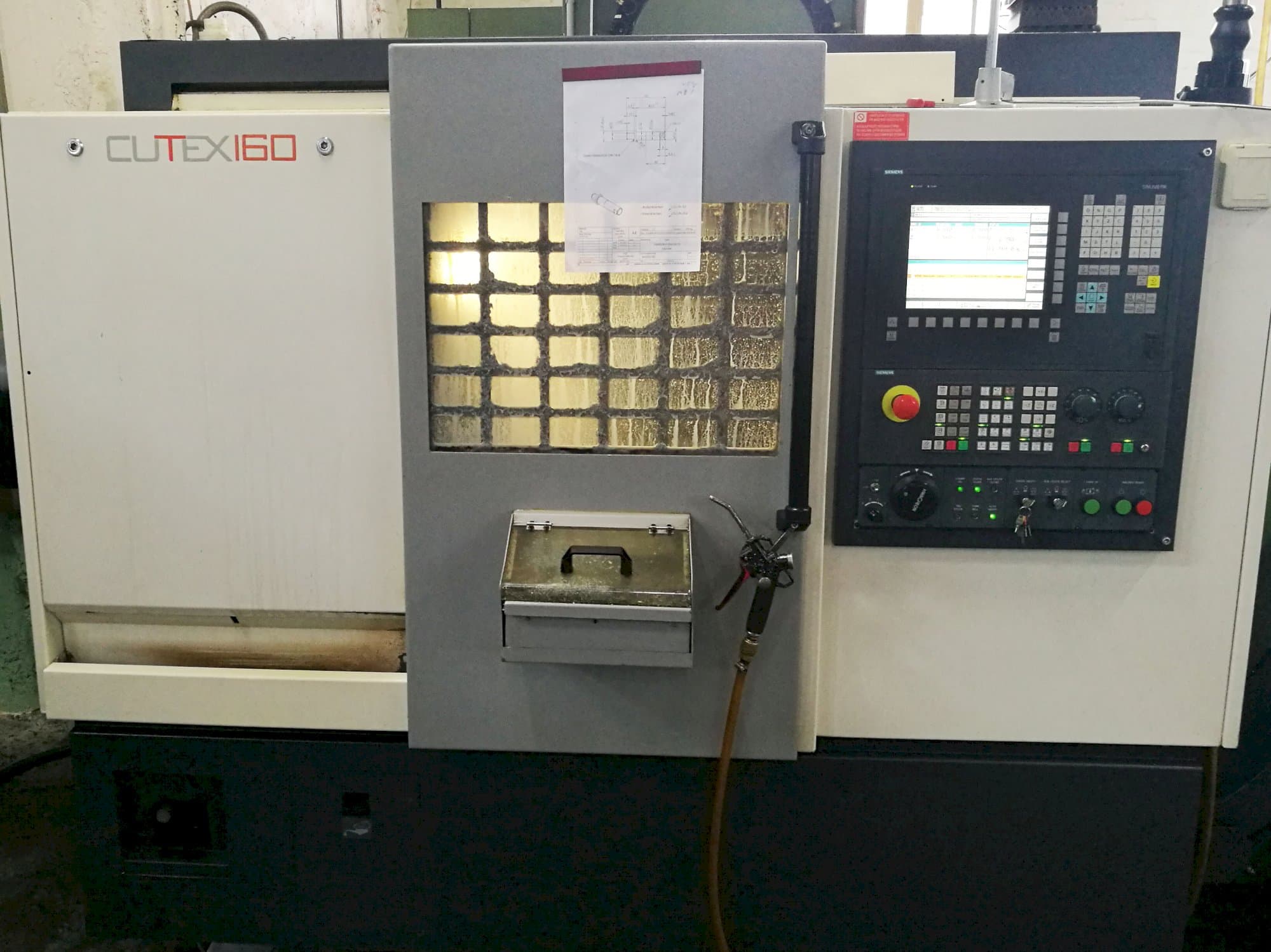 Makine  HWACHEON CUTEX-160 - Önden görünüm