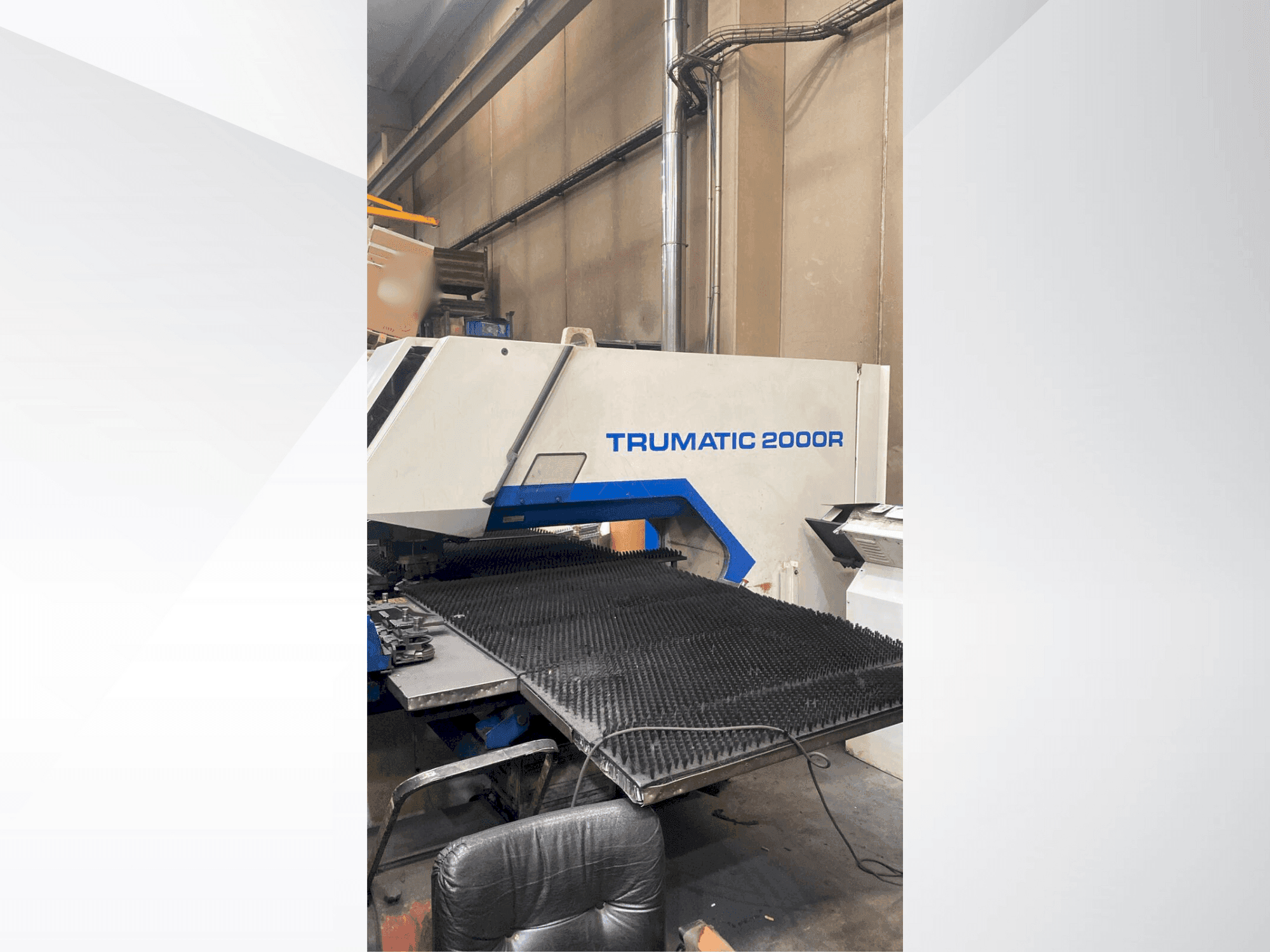 Makine  TRUMPF TC2000R - Önden görünüm