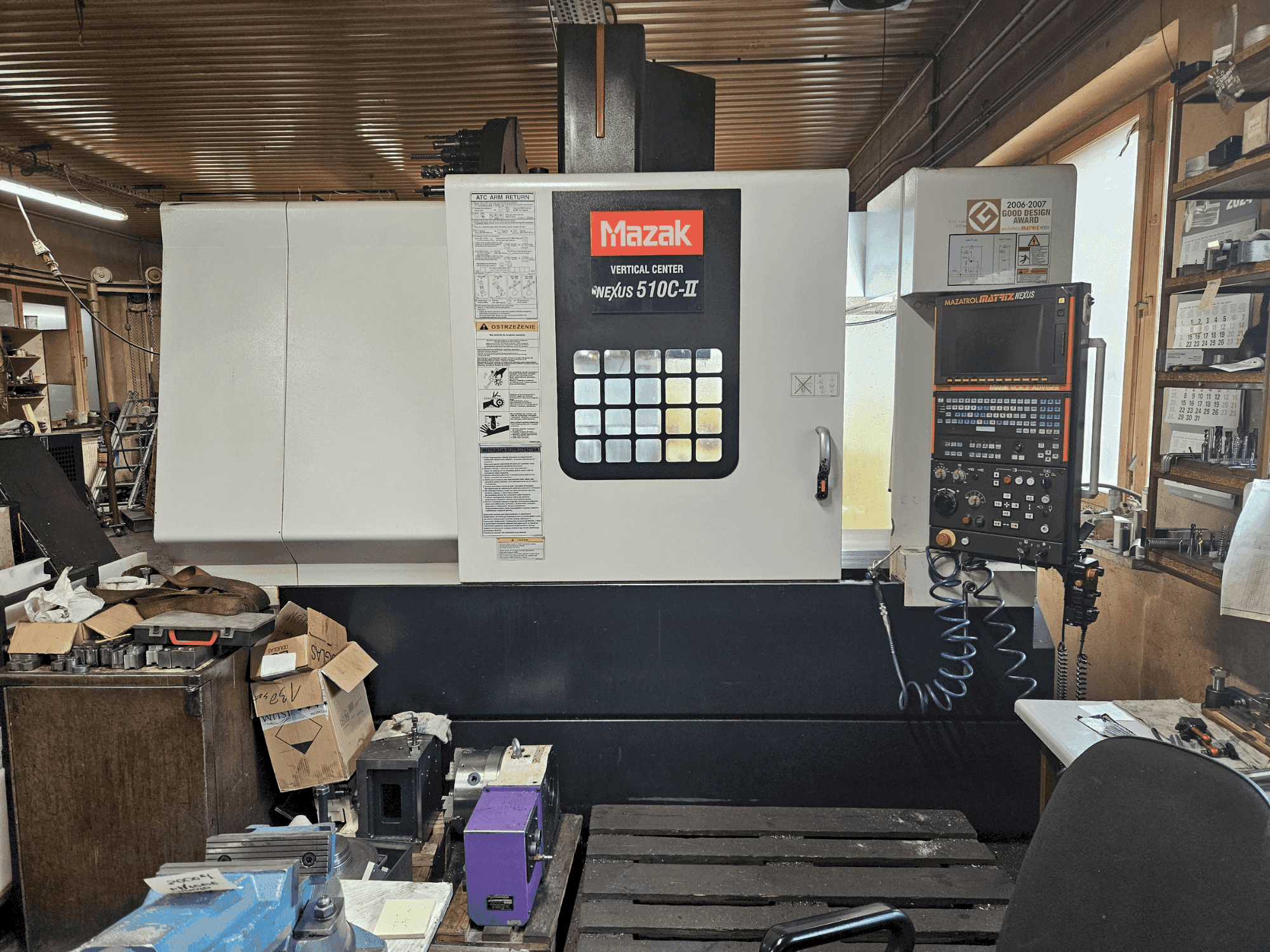 Makine  Mazak NEXUS VCN 510C-II - Önden görünüm