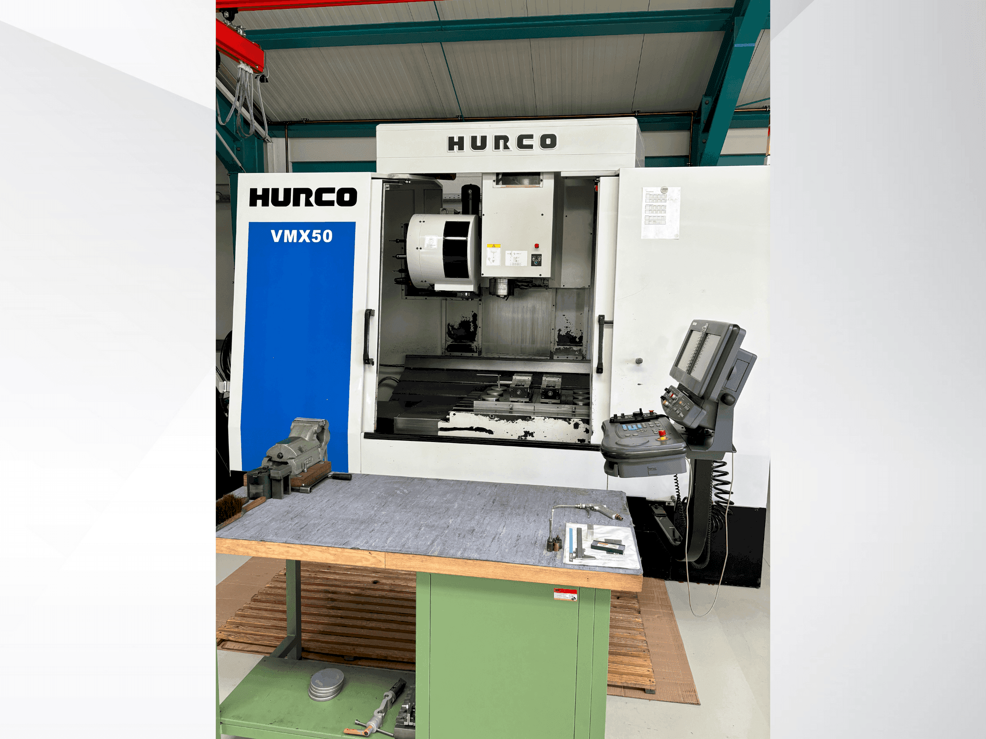 Makine  Hurco VMX50 - Önden görünüm
