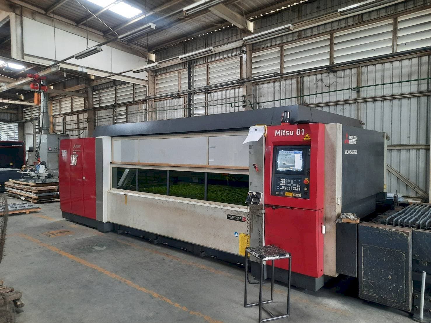 Makine  Mitsubishi ML3015eX F60 - Önden görünüm