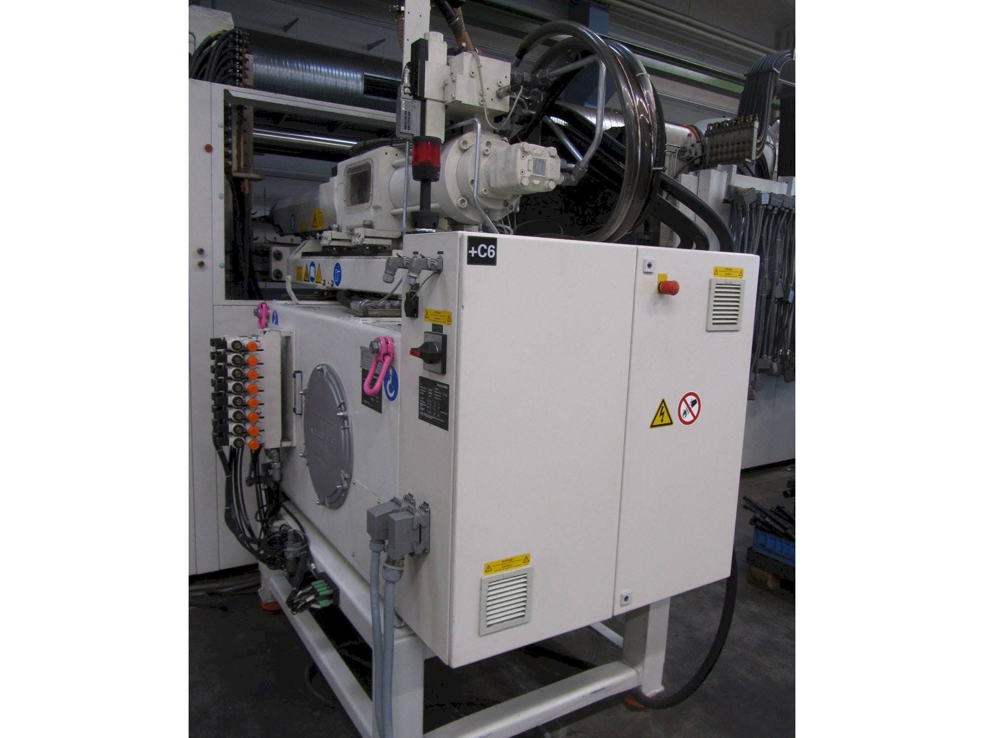 Makine  Krauss Maffei 750 BO L - Önden görünüm