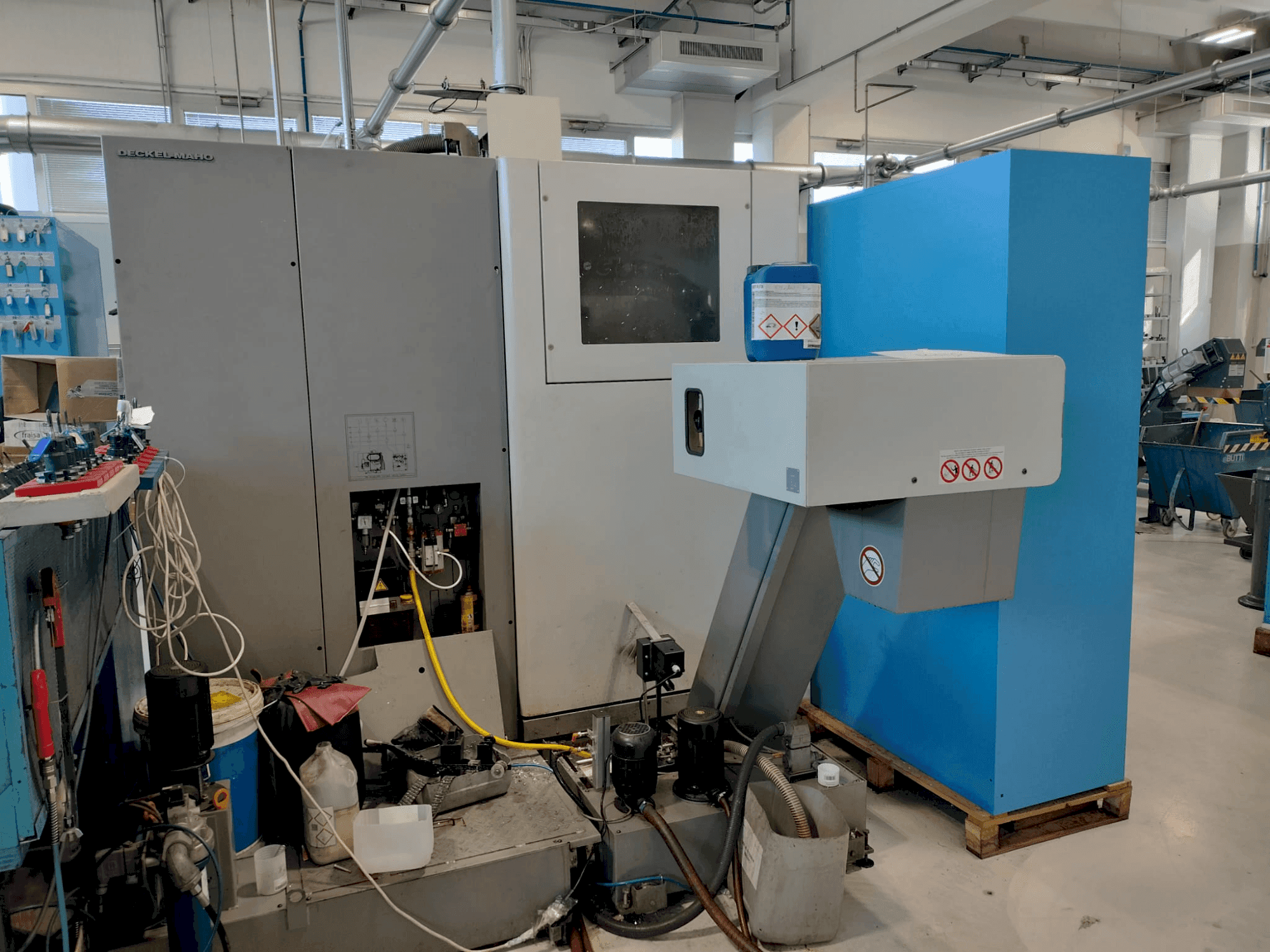 Makine  DMG DECKEL MAHO DMC 635V - Önden görünüm