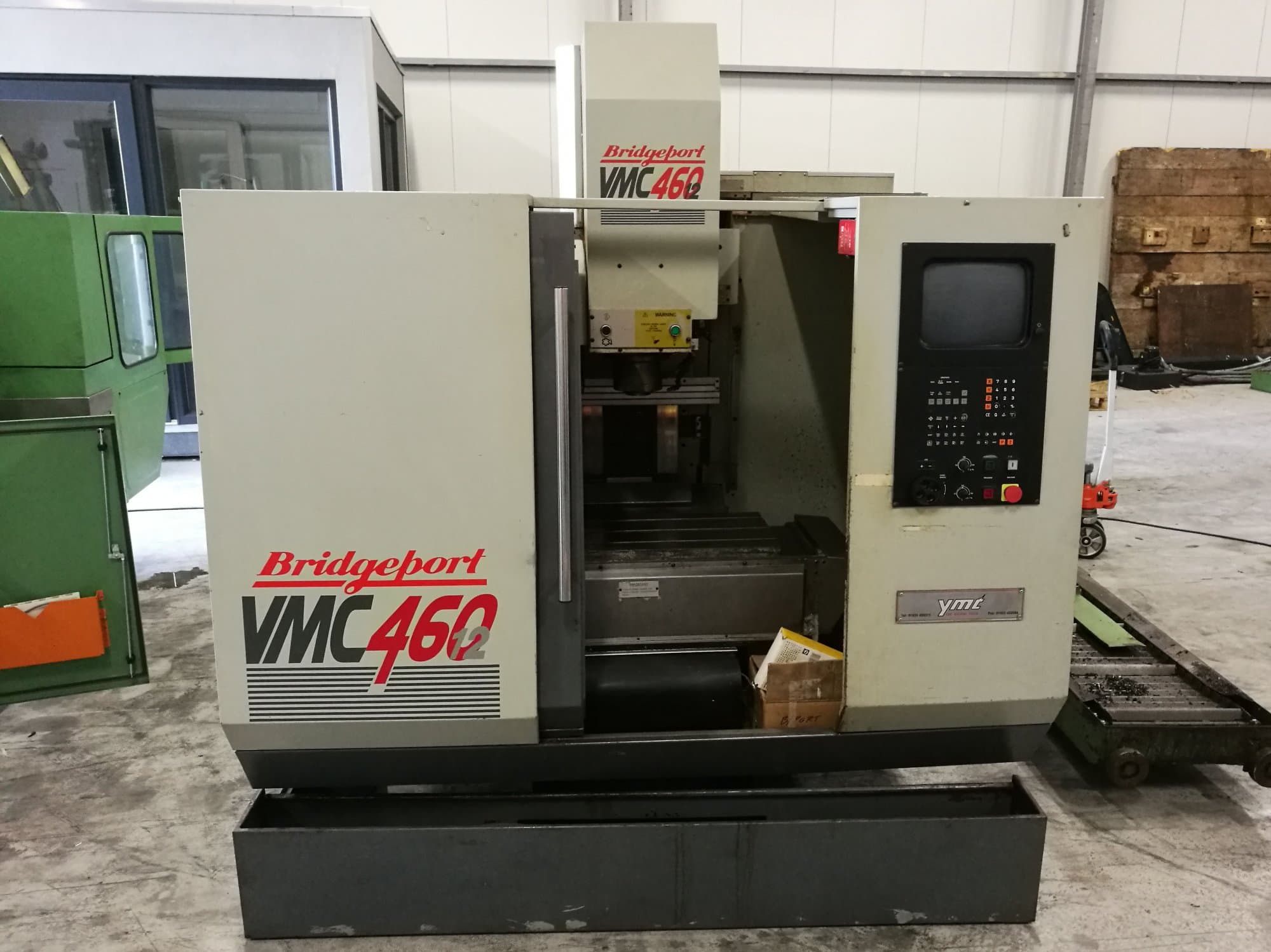 Makine  Bridgeport VMC 460 - Önden görünüm