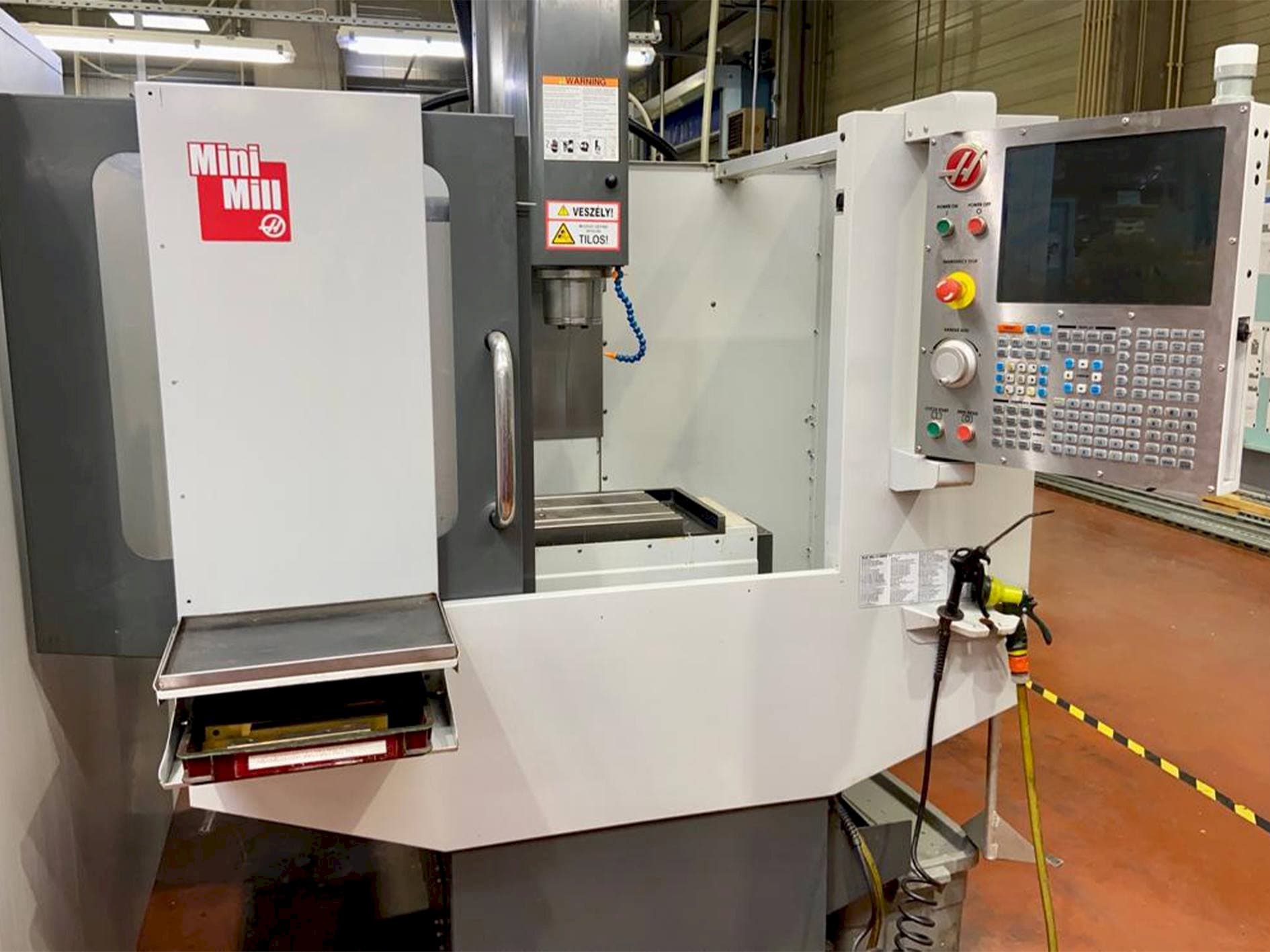 Makine  HAAS MINIMILL - Önden görünüm