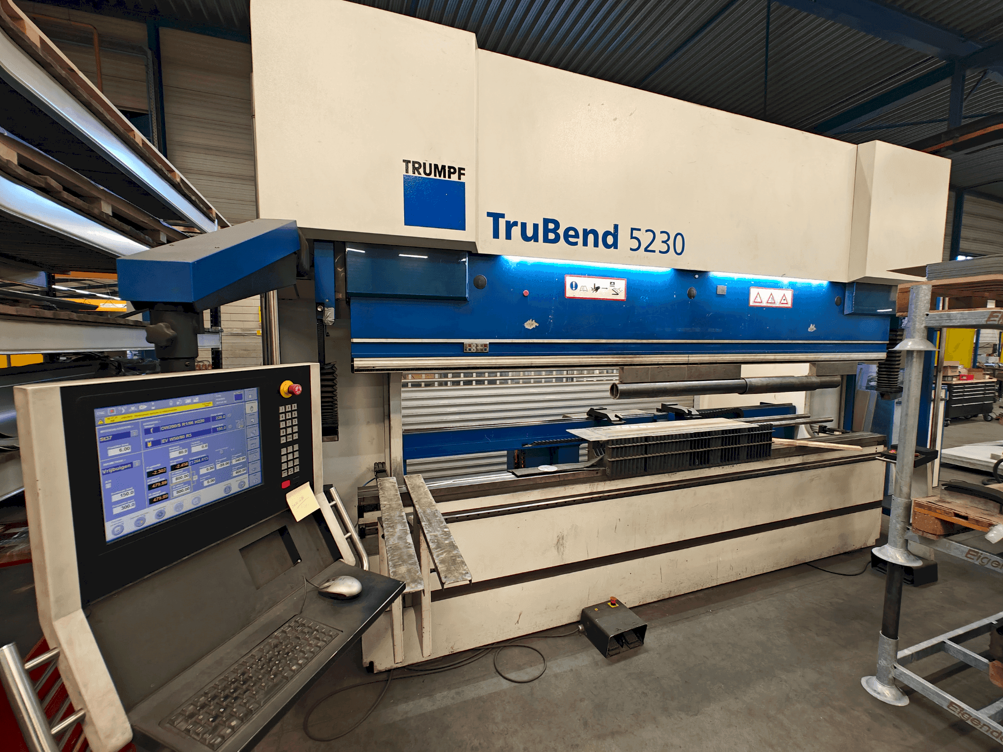 Makine  TRUMPF TruBend 5230 - Önden görünüm