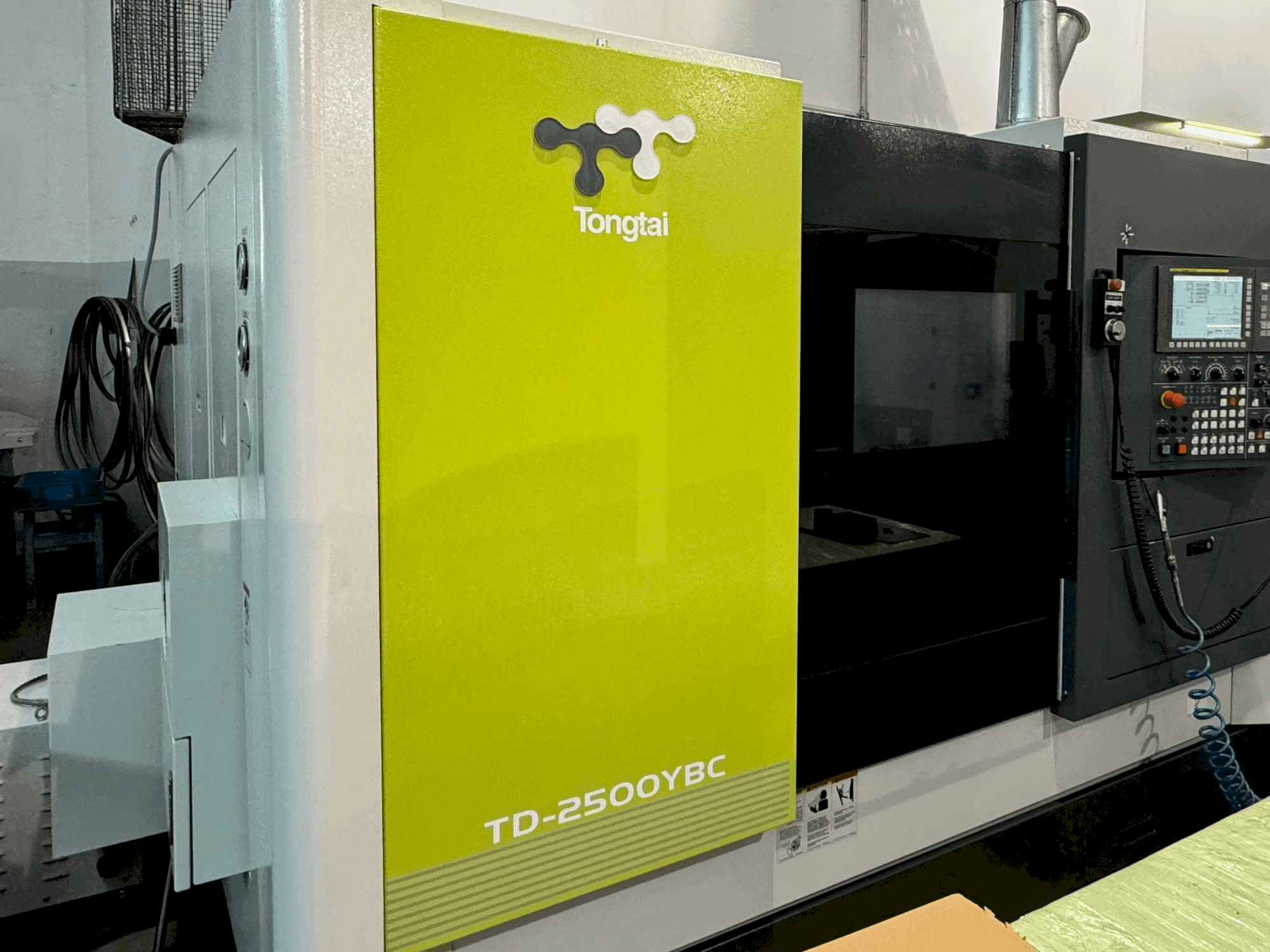 Makine  Tongtai TD-2500YBC - Önden görünüm