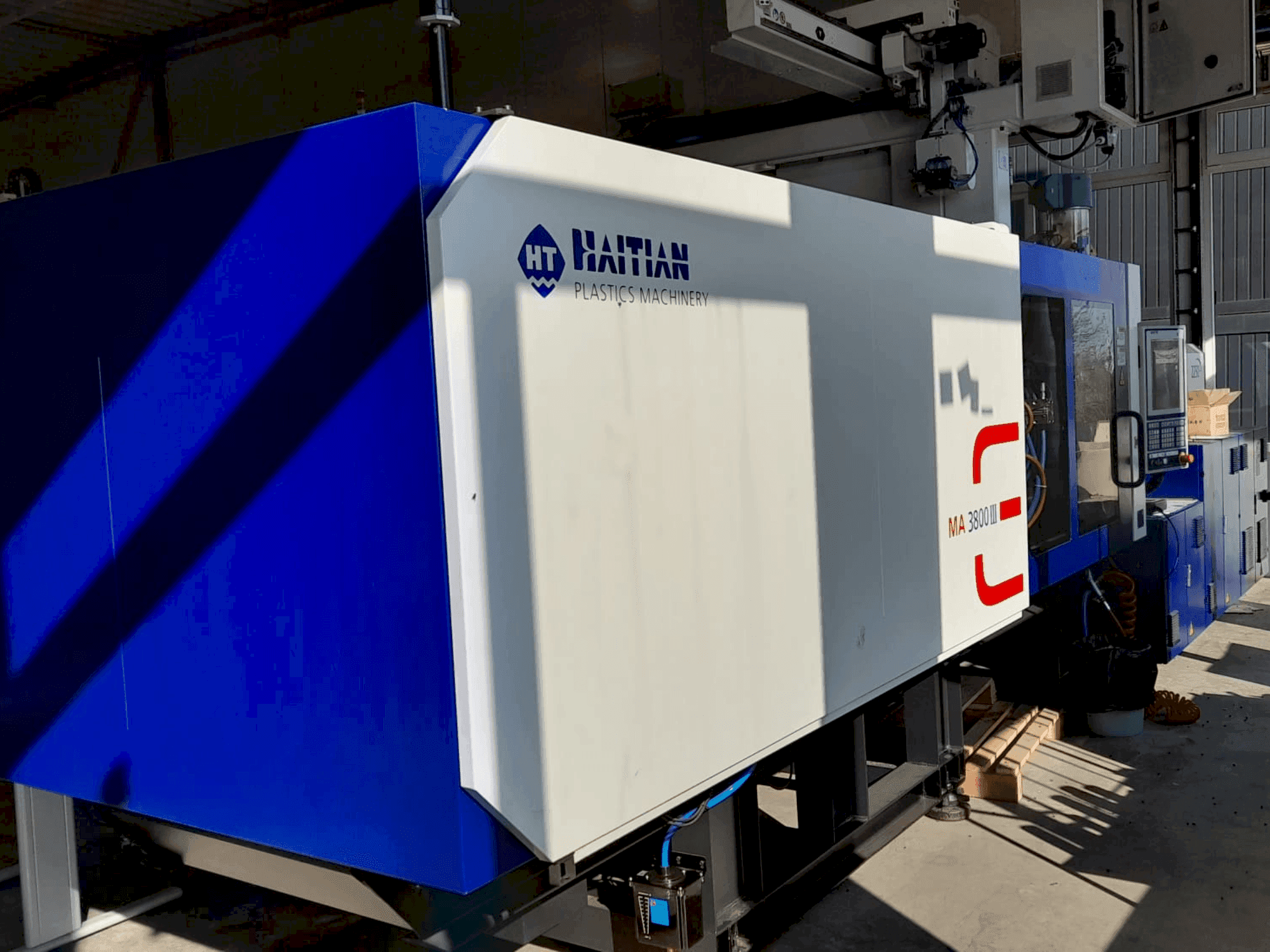 Makine  HAITIAN MA 3800 III - Önden görünüm