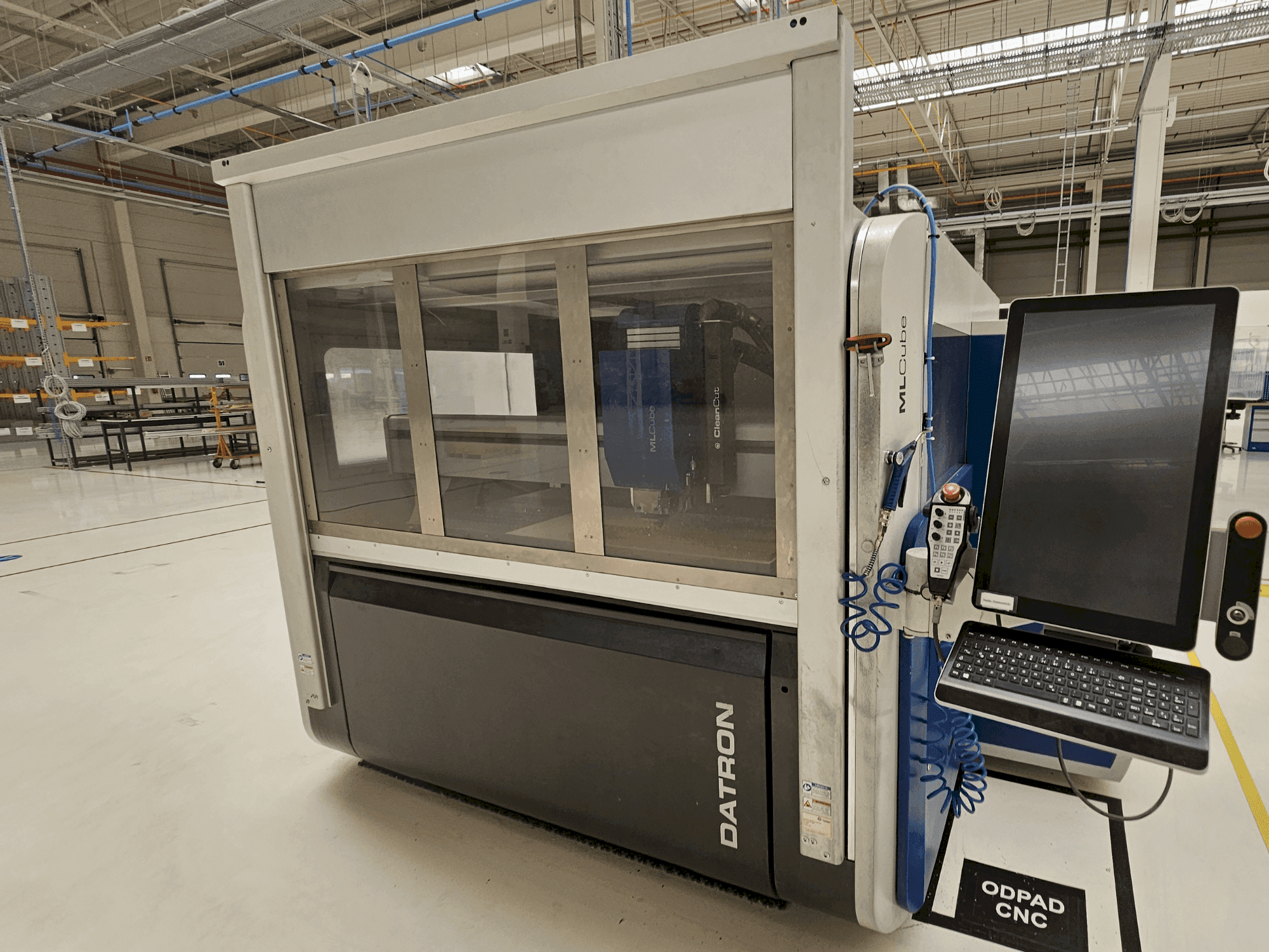 Makine  Datron MLCube B LS - Önden görünüm