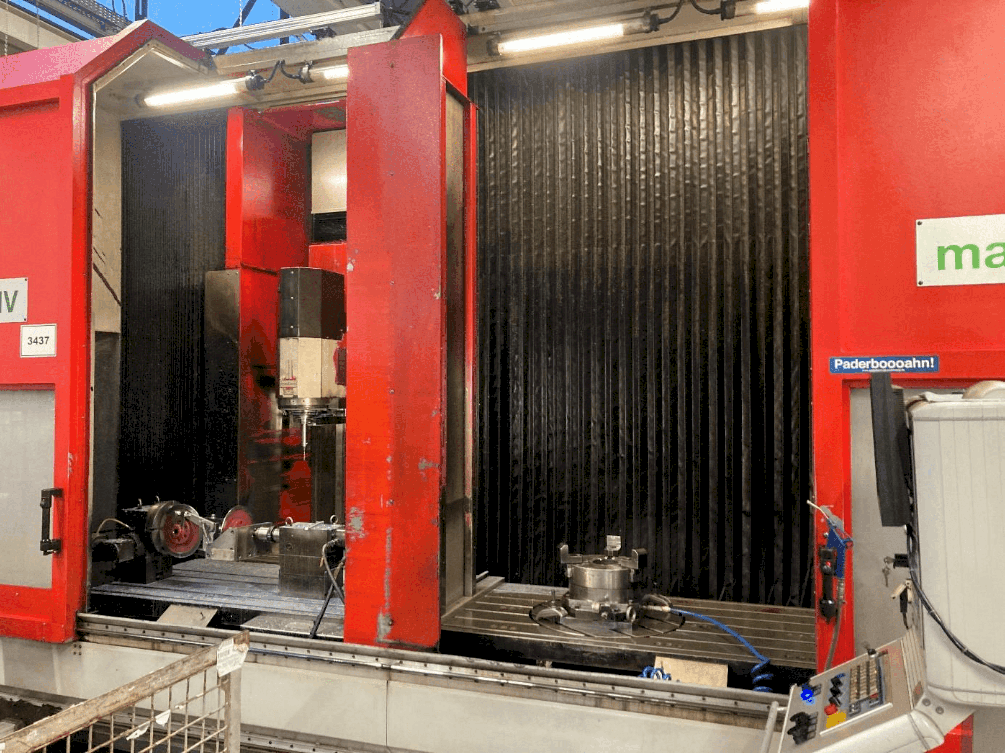 Makine  Matec 30 HV - Önden görünüm