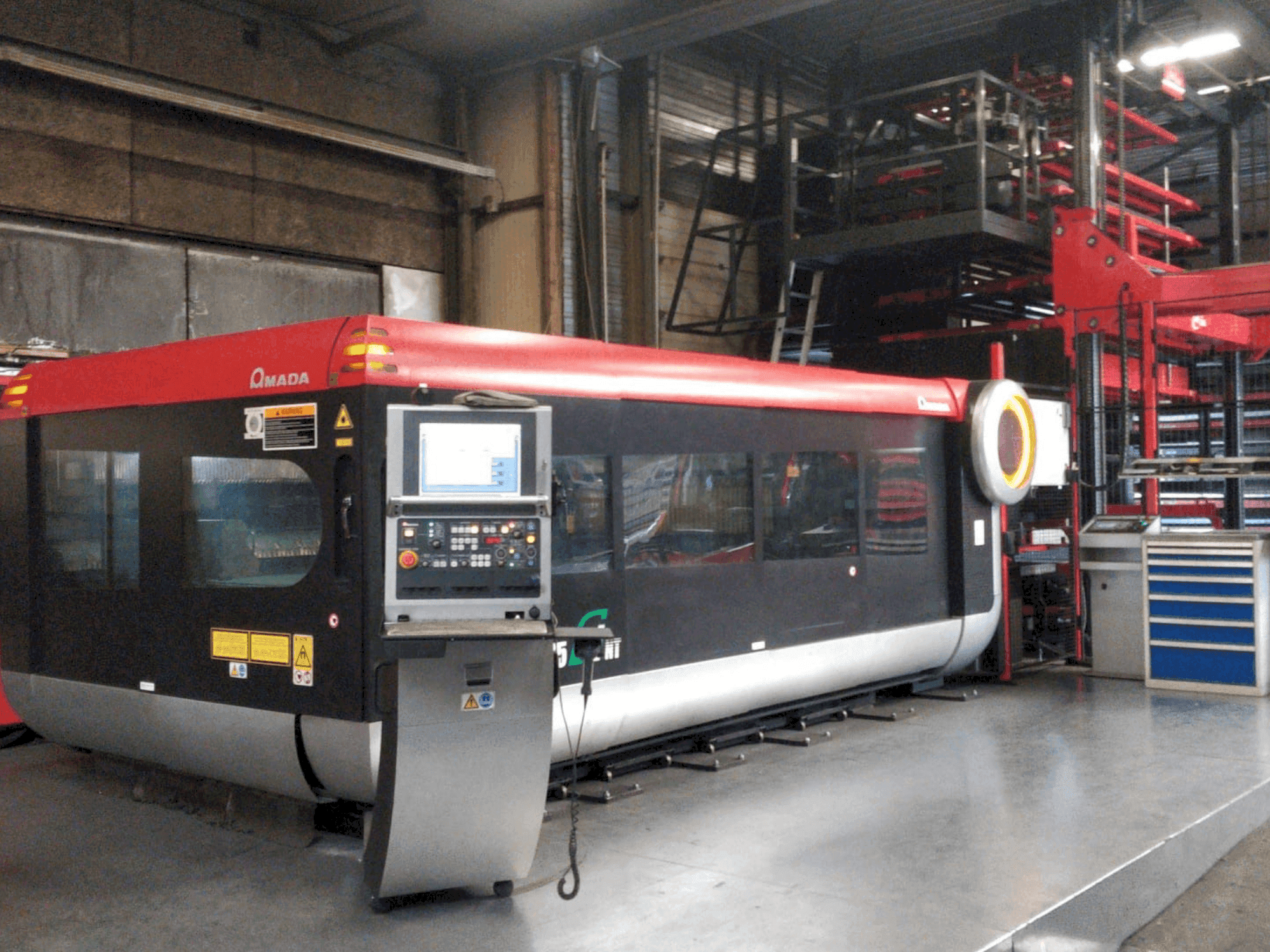 Makine  AMADA LC-3015F1NT 4kW CO2 - Önden görünüm
