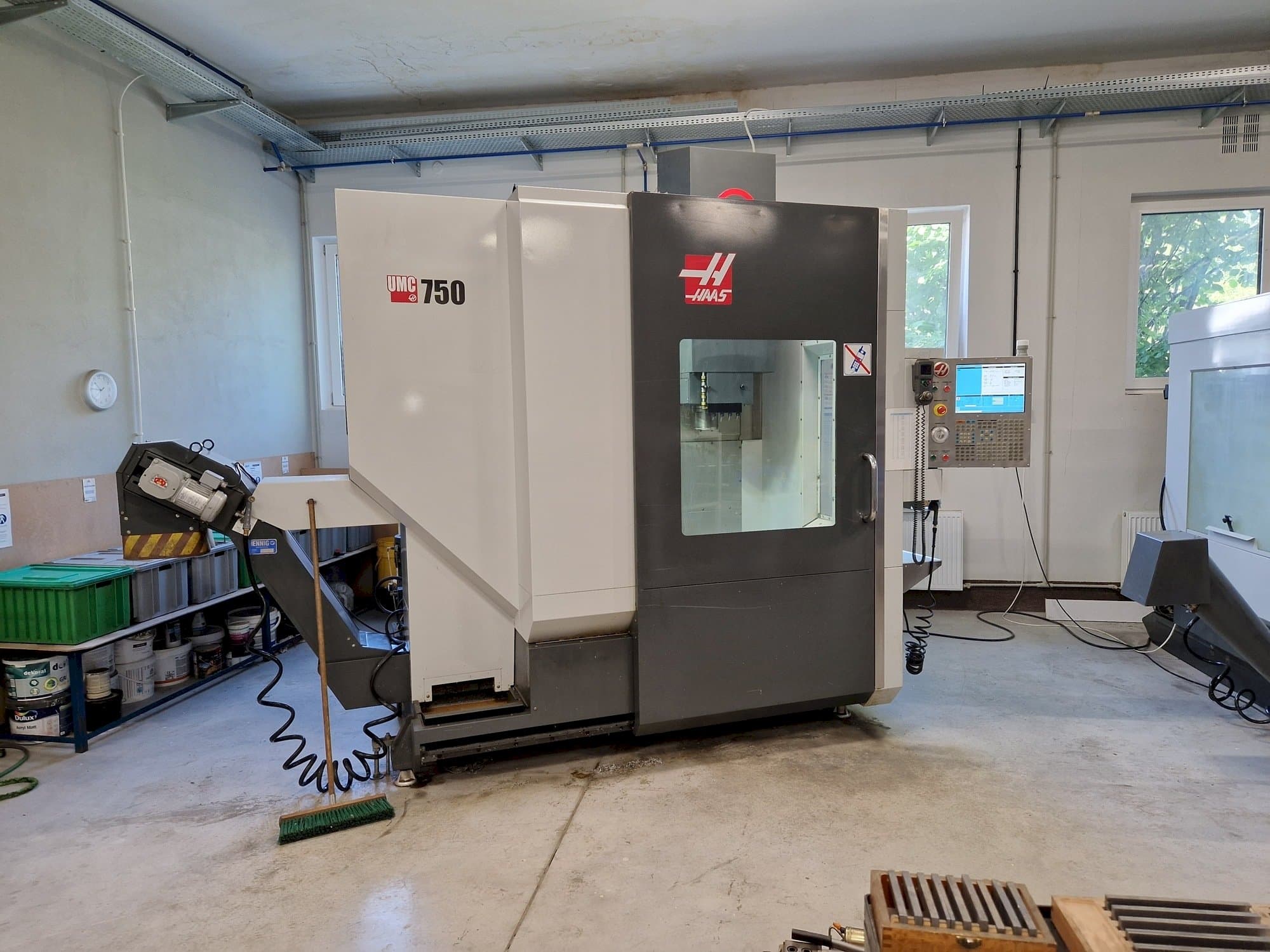 Makine  HAAS UMC-750 - Önden görünüm