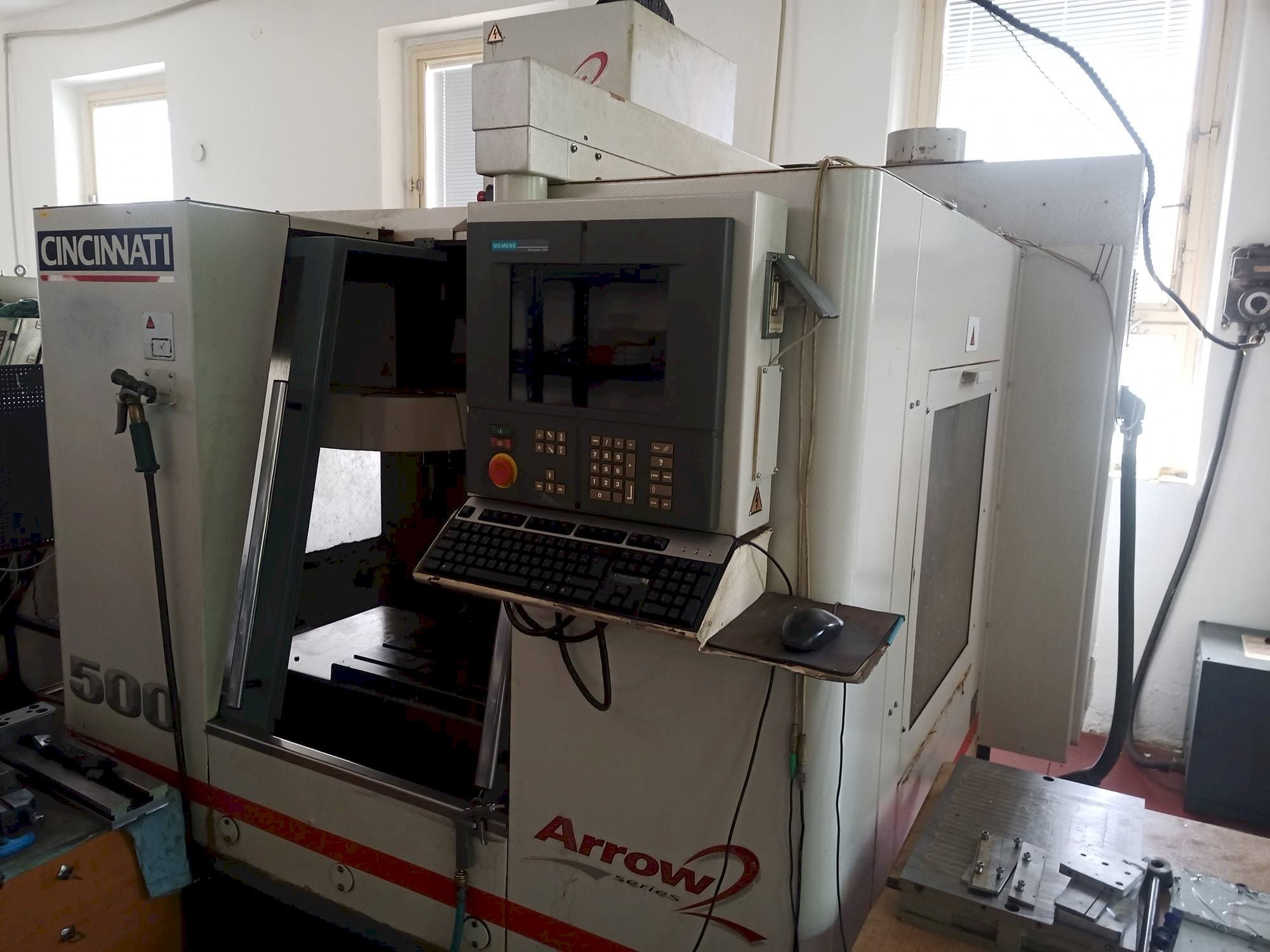 Makine  Cincinnati Arrow 2 - Önden görünüm