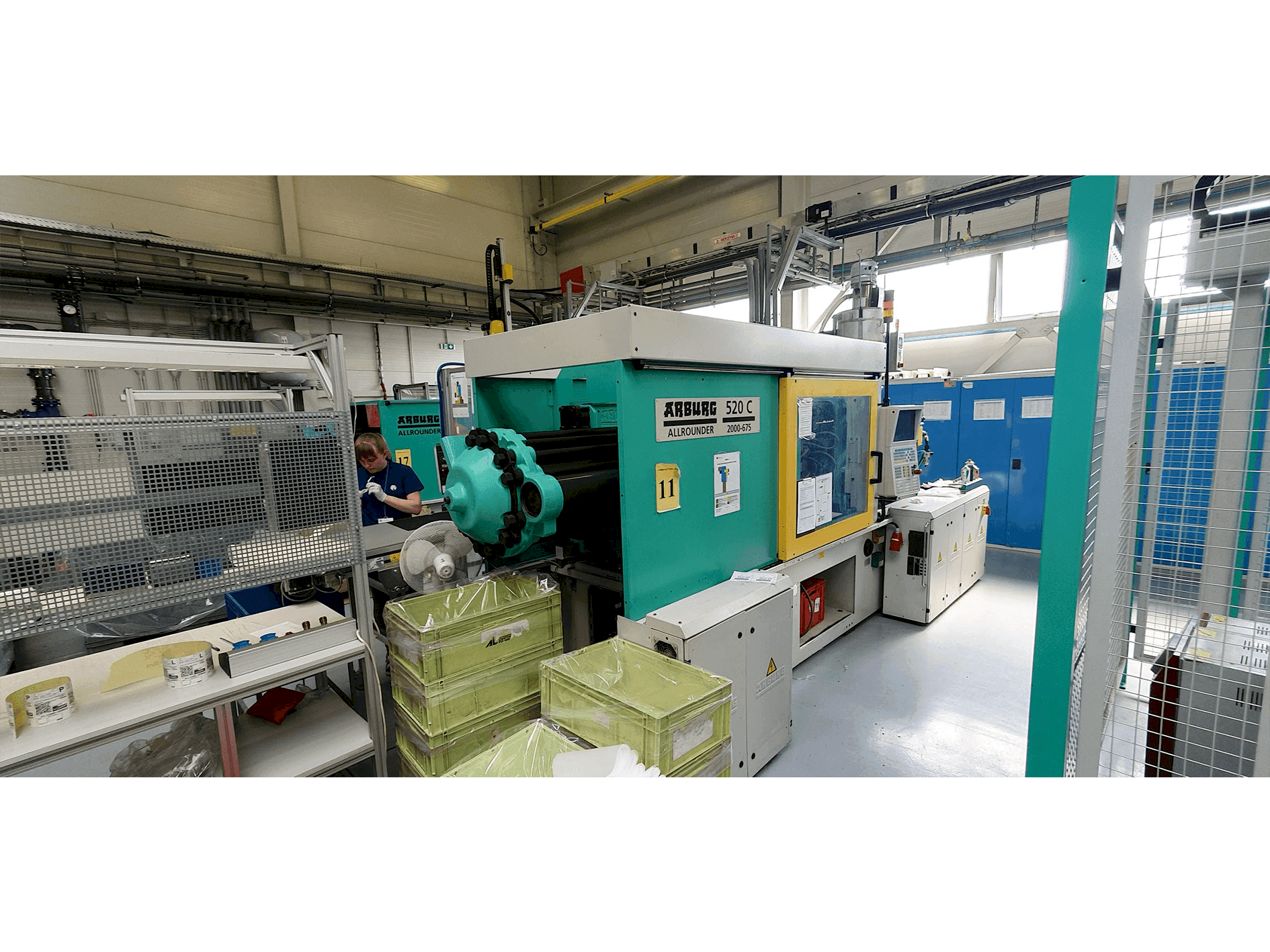 Makine  Arburg Allrounder 520 C 2000-675 - Önden görünüm