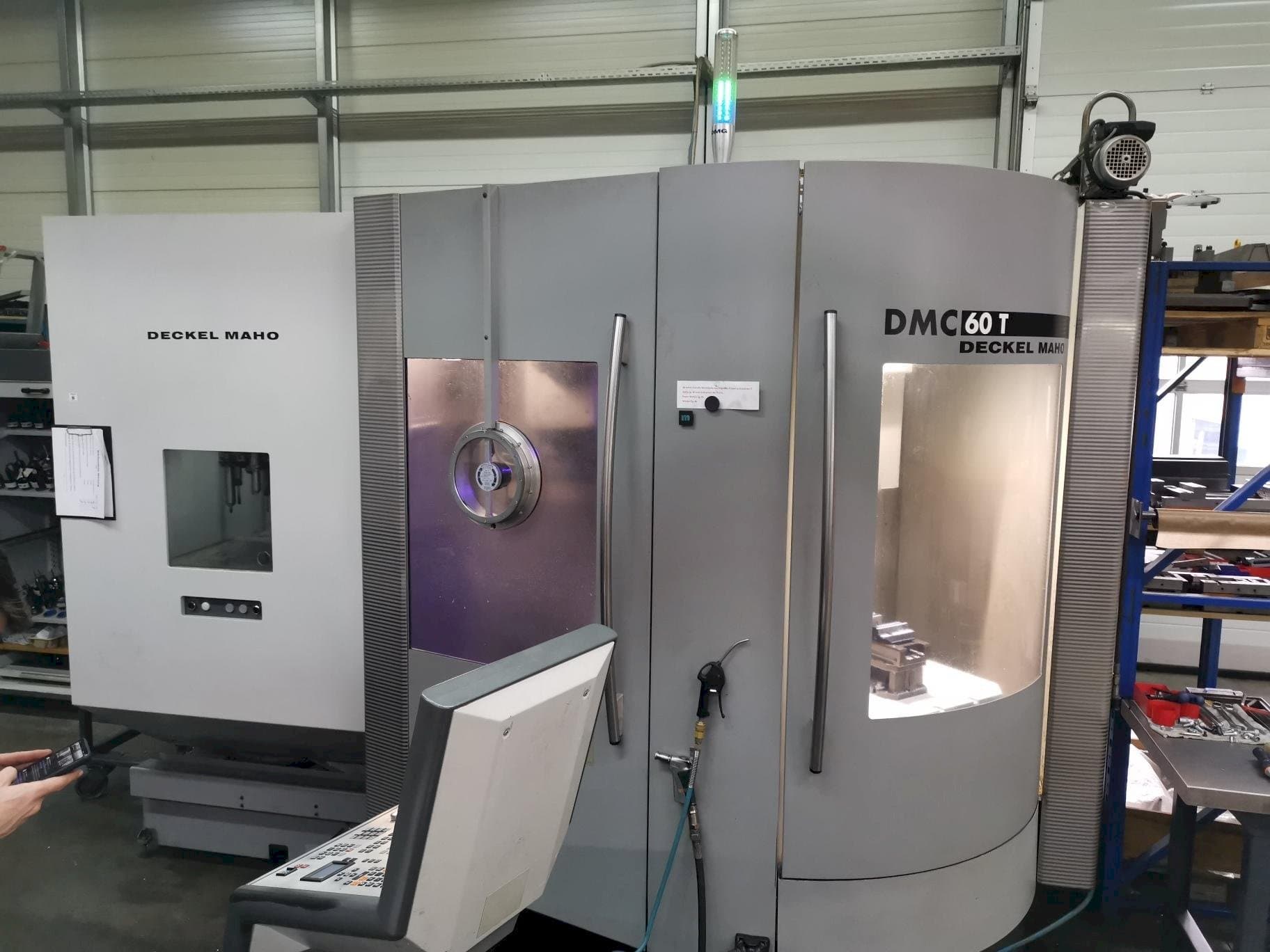 Makine  DECKEL MAHO DMC 60T - Önden görünüm