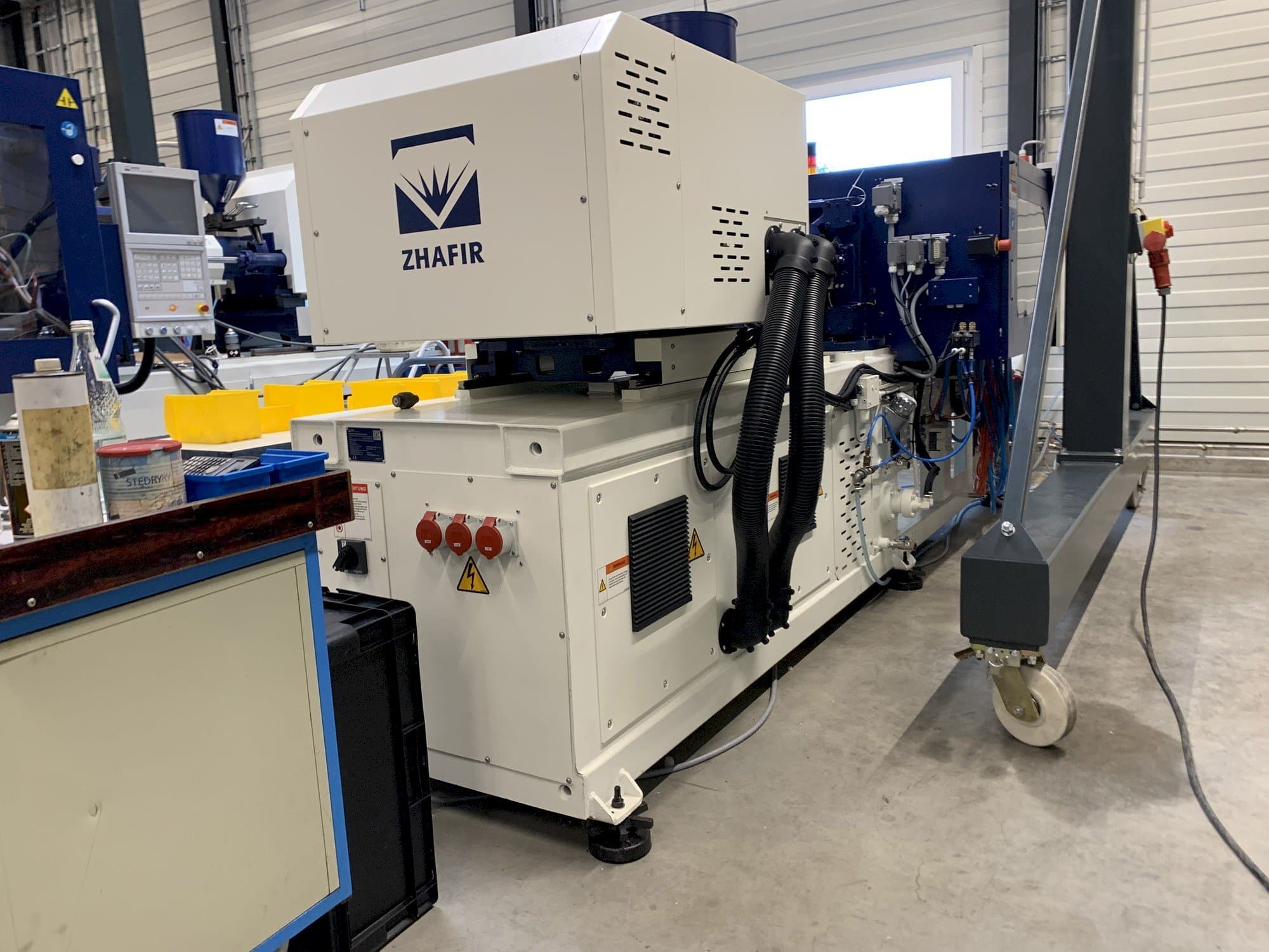 Makine  ZHAFIR ZERES 600 Haitian - Sol taraftaki görüntü