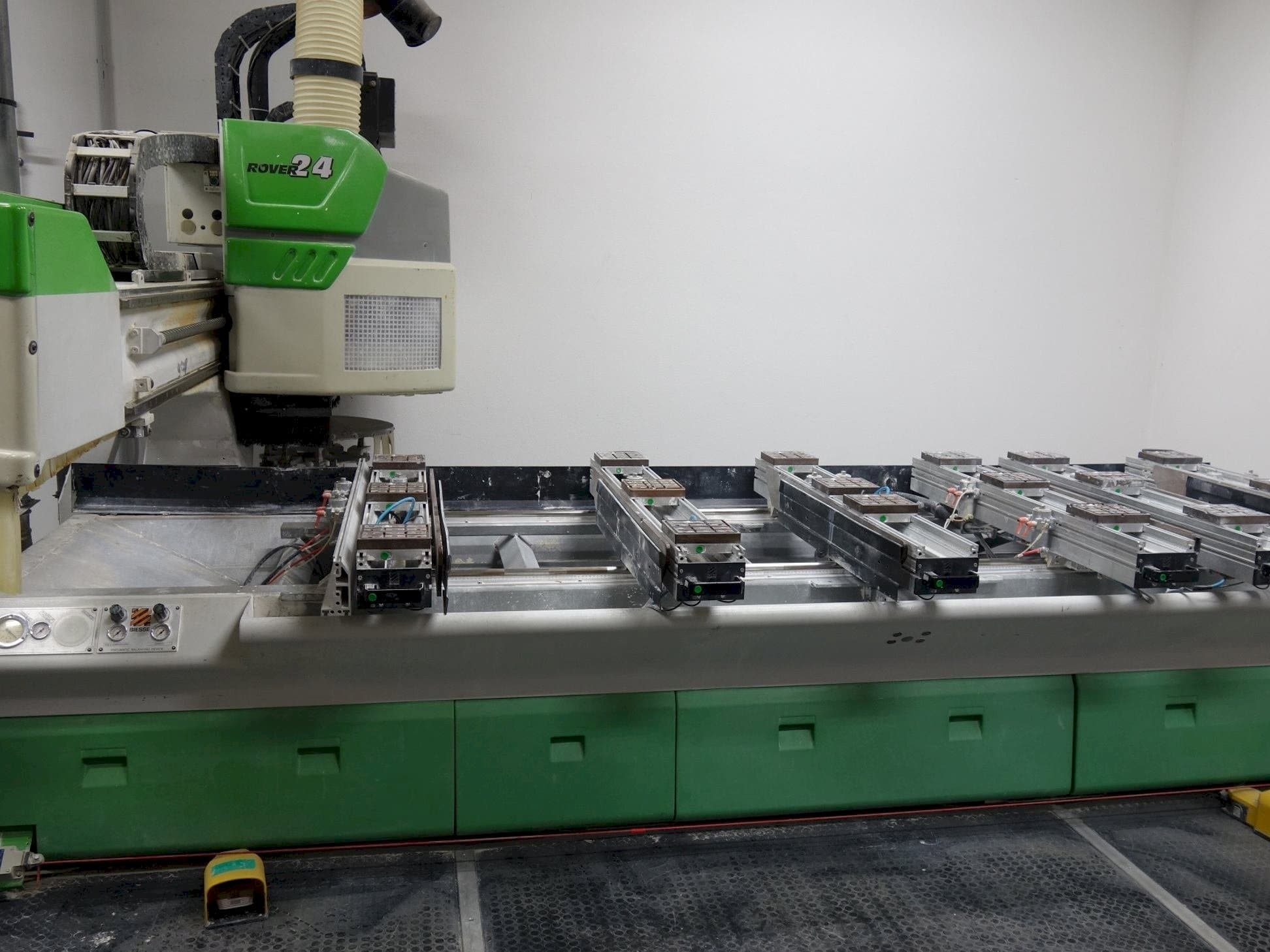 Makine  BIESSE Rover 24 S - Önden görünüm