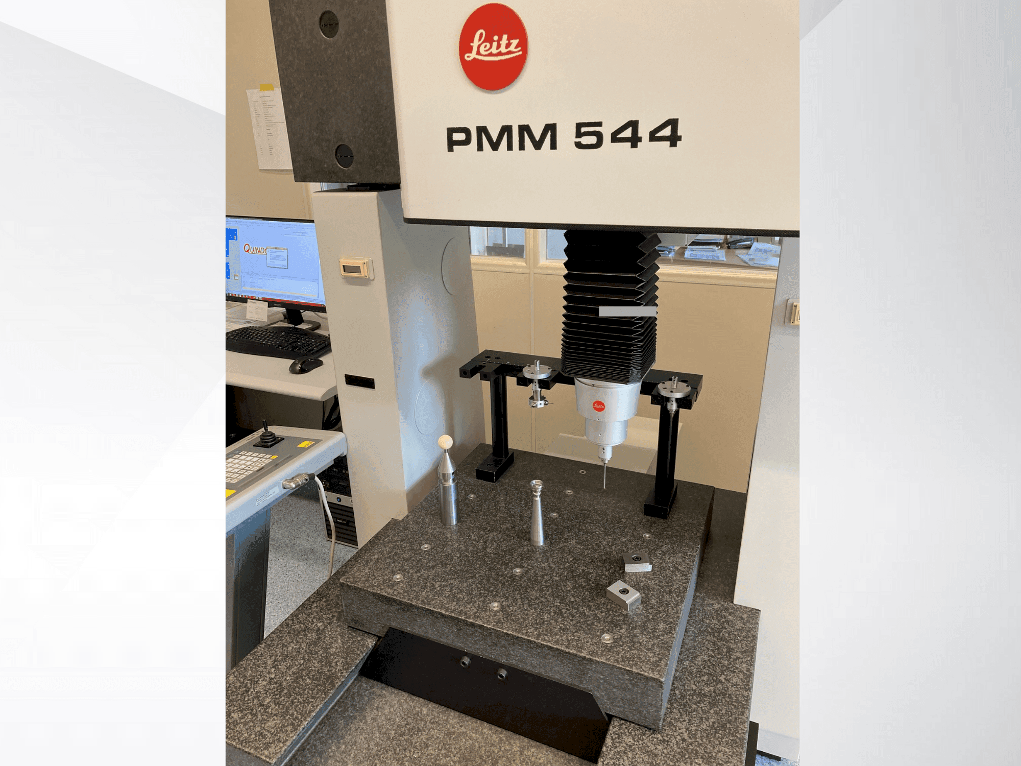 Makine  LEITZ PMM 544 - Önden görünüm