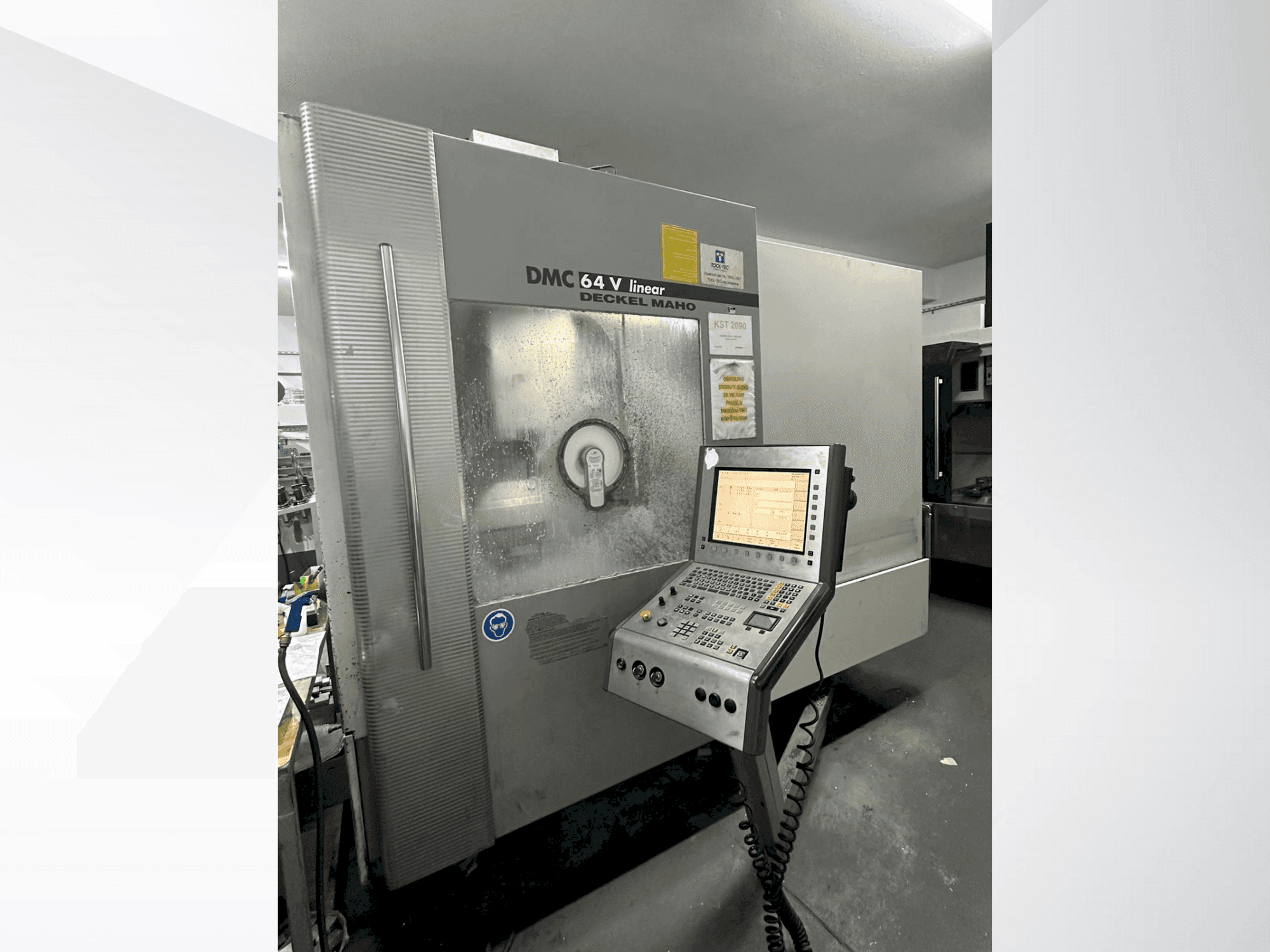 Makine  DECKEL MAHO 64 V Linear - Önden görünüm