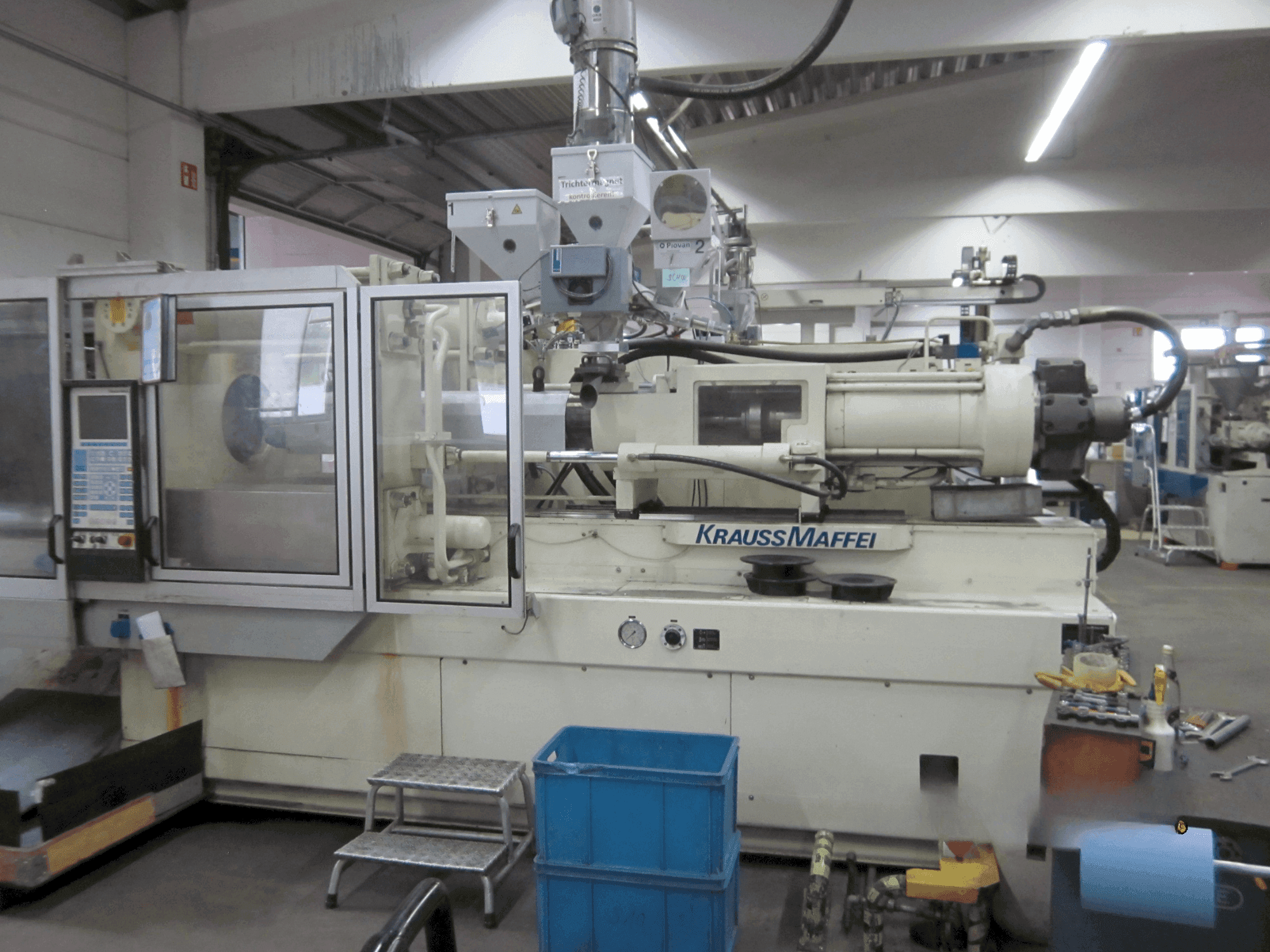 Makine  Krauss Maffei 350-1900 C1 - Önden görünüm