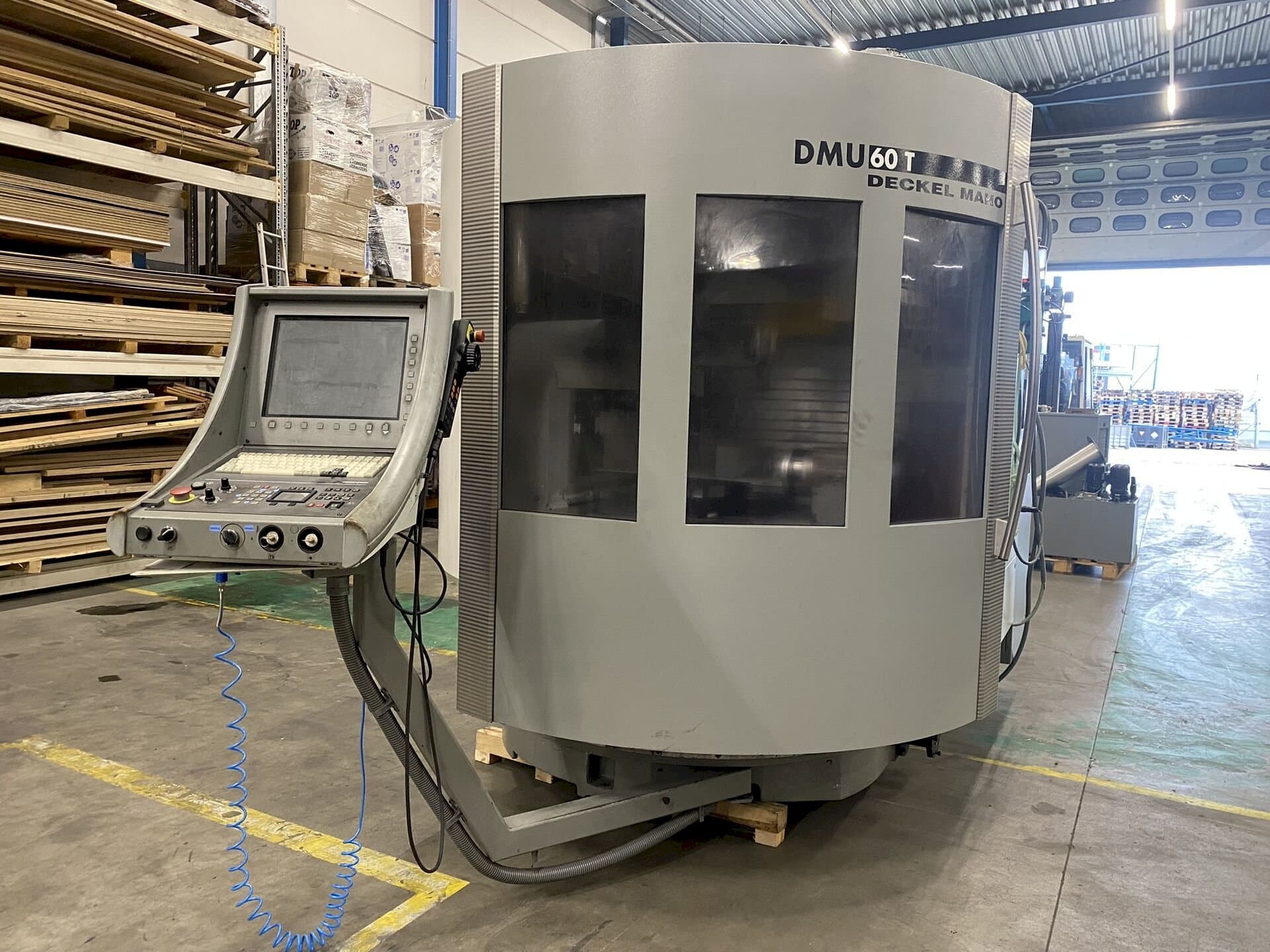 Makine  DECKEL MAHO DMU60T - Önden görünüm