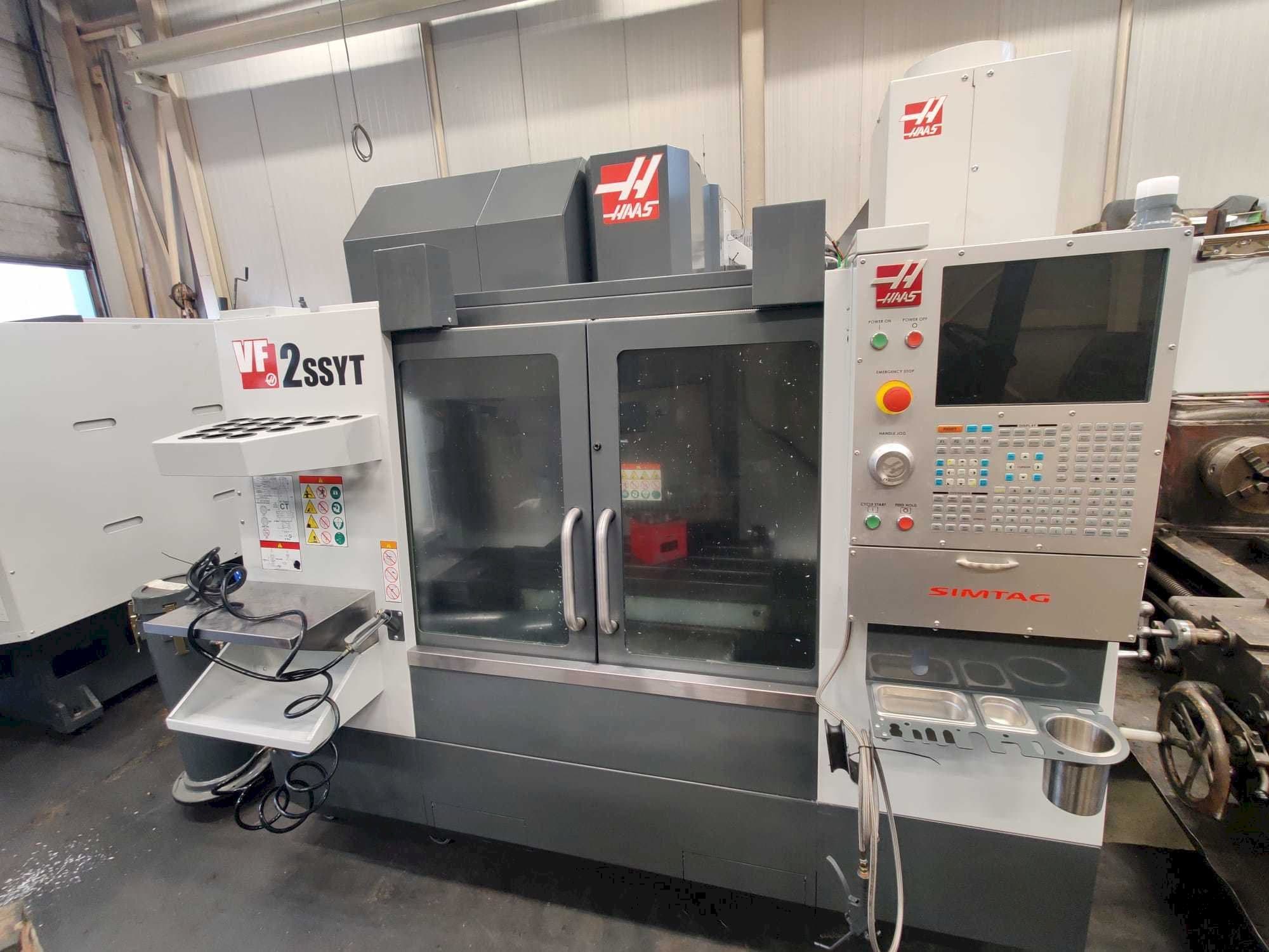 Makine  HAAS VF-2SSYT - Önden görünüm