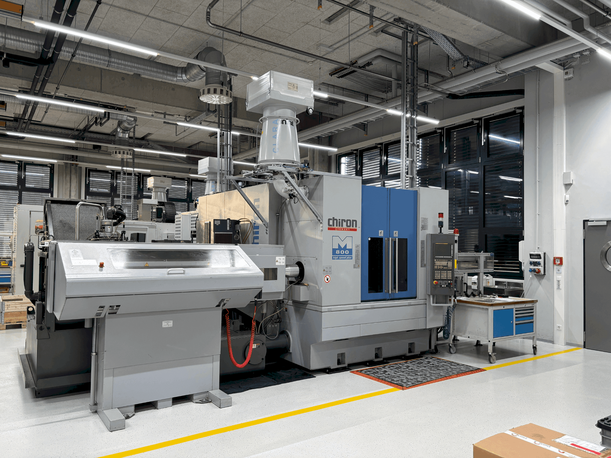 Makine  CHIRON Mill 800 - Önden görünüm