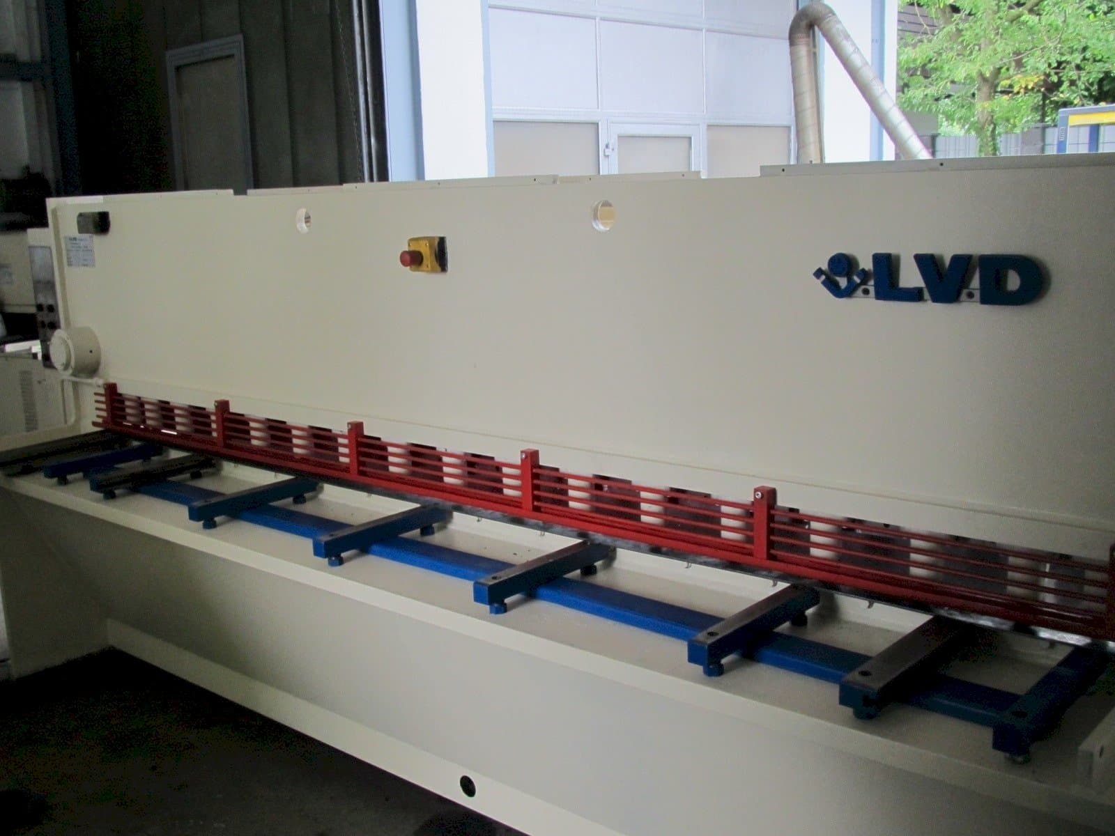 Makine  LVD HST  31/6 - Önden görünüm