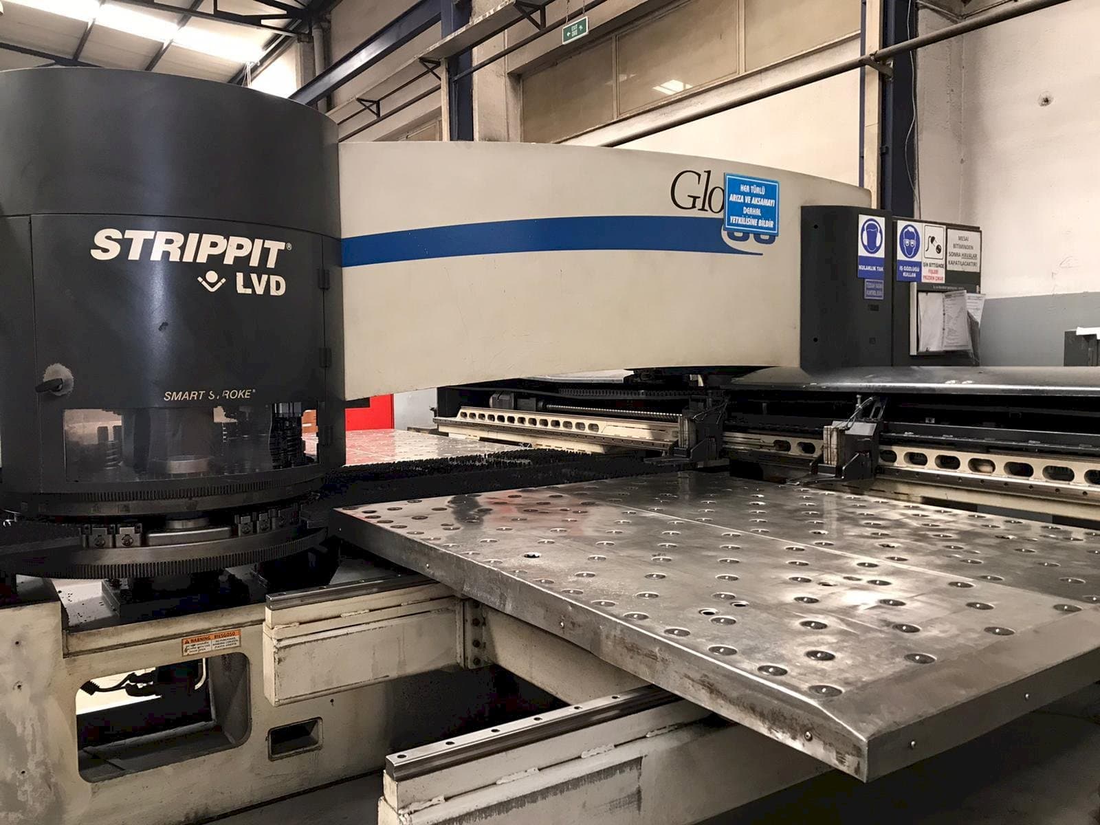 Makine  LVD STRIPPIT Global 30 1525 - Önden görünüm