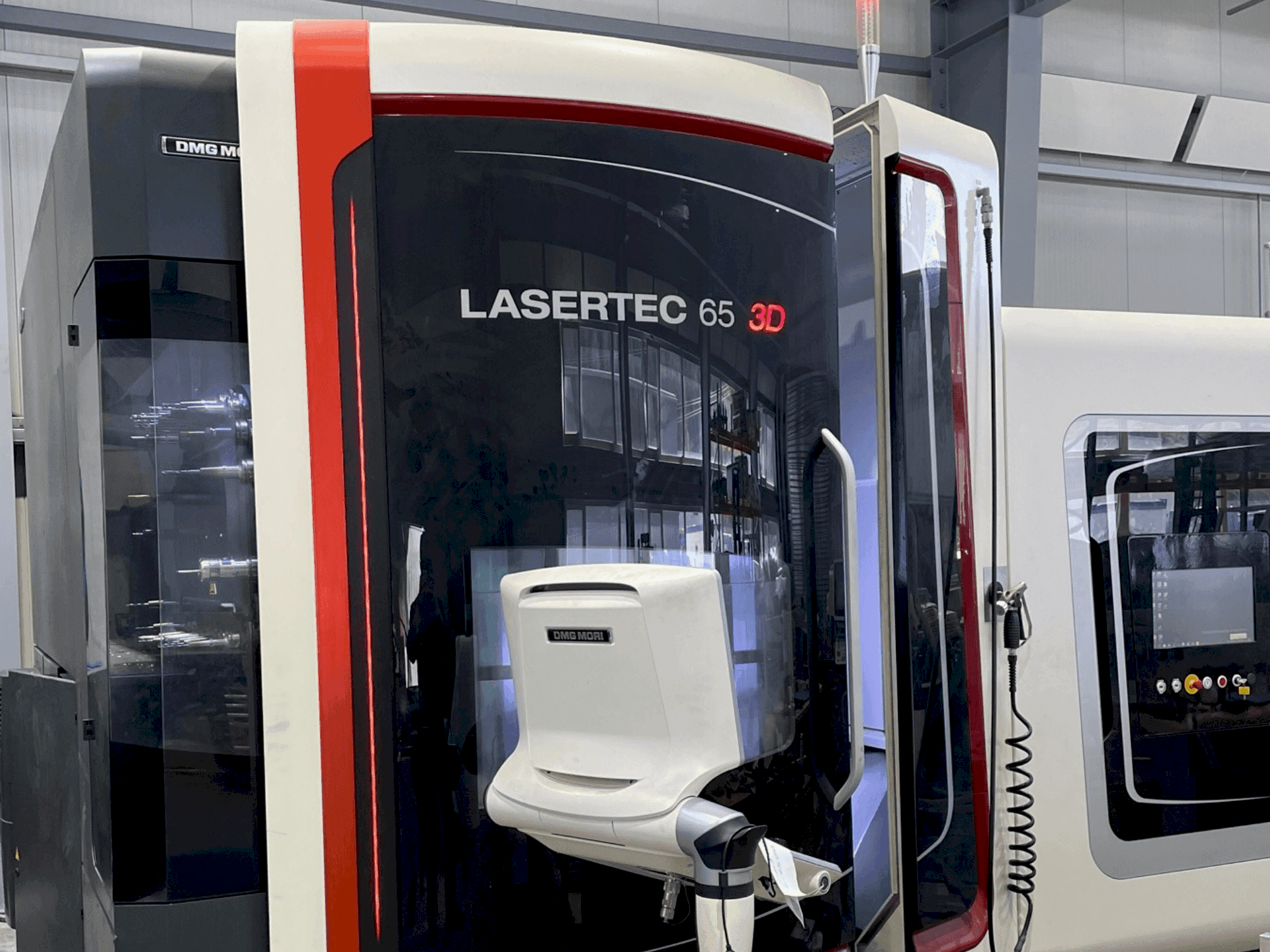 Makine  DMG MORI LASERTEC 65 3D Hybrid - Önden görünüm