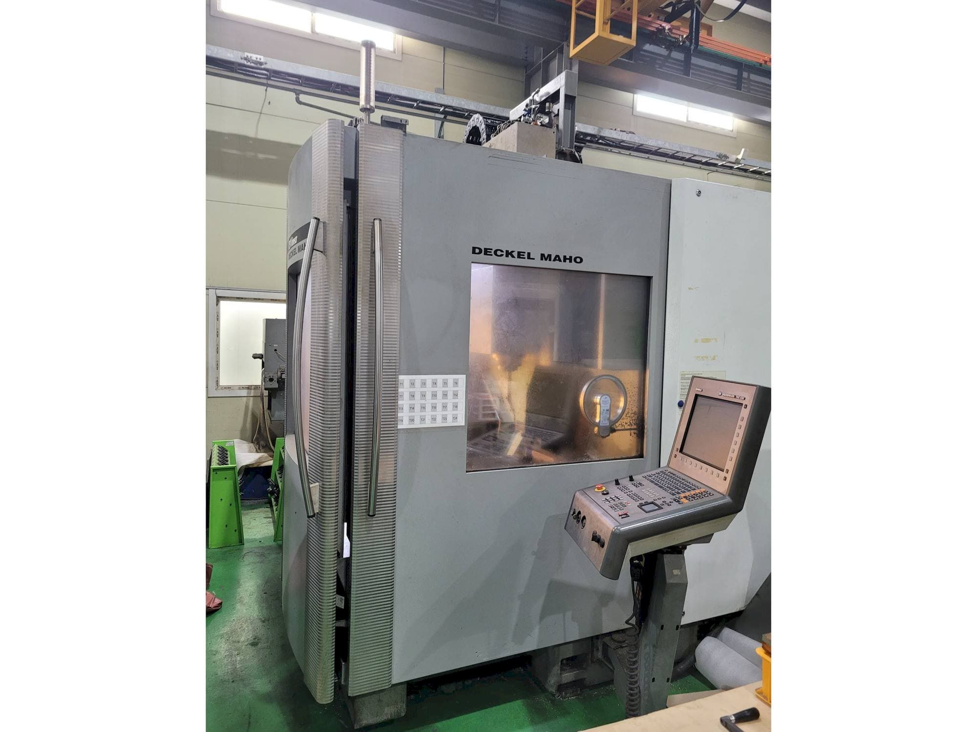 Makine  DECKEL MAHO DMC 75 Linear - Önden görünüm