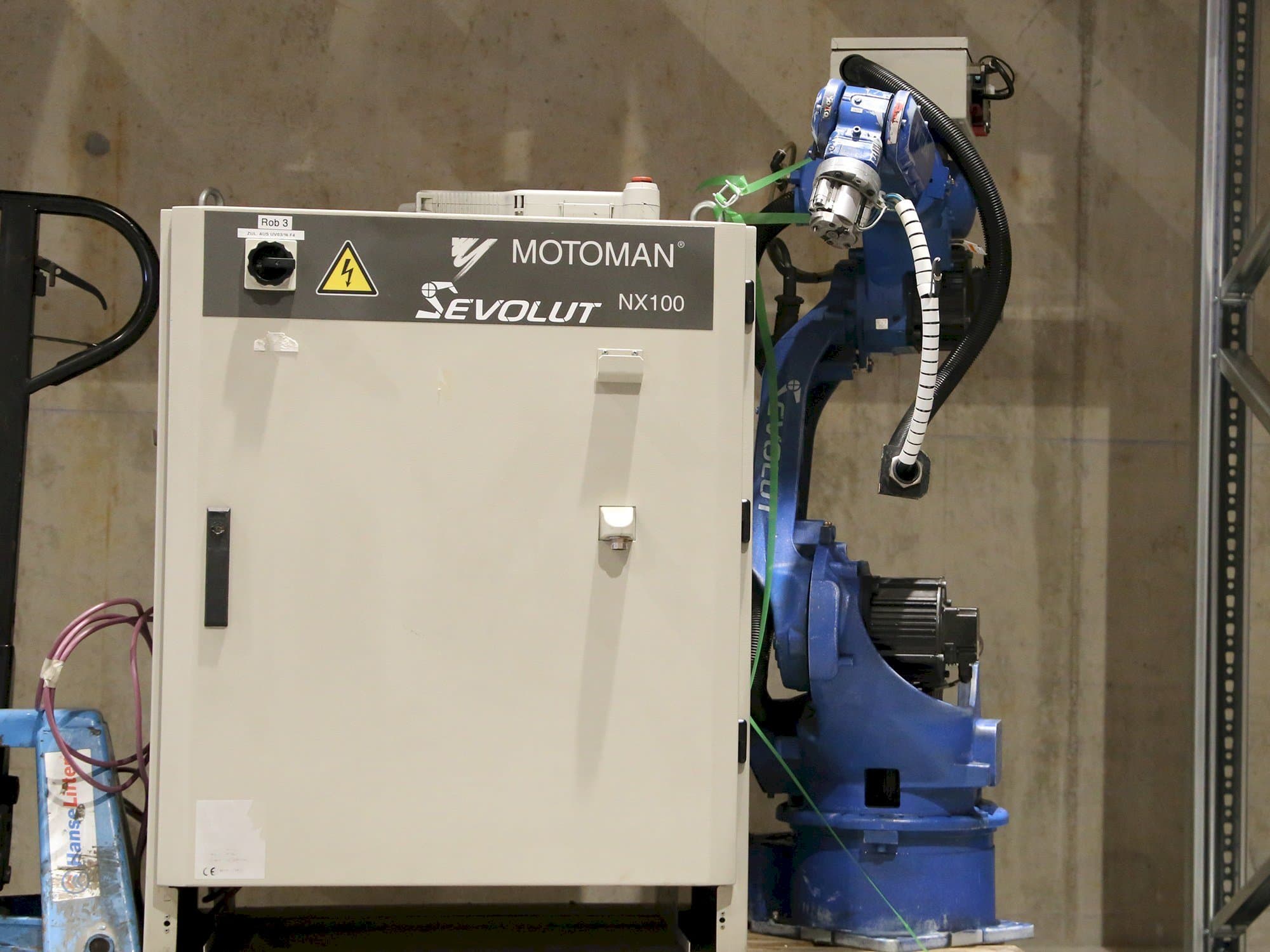 Makine  Yaskawa Motoman HP6 - Önden görünüm