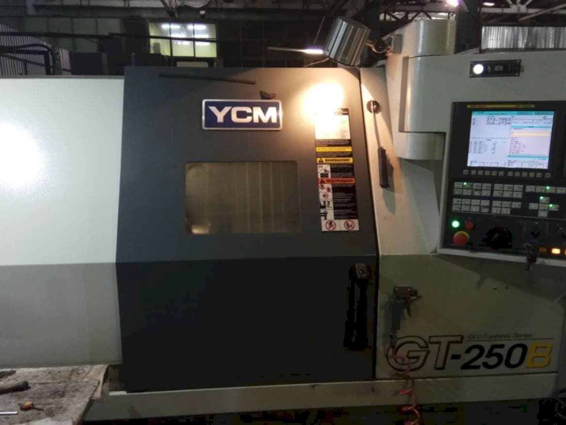 Makine  YCM GT250B - Önden görünüm