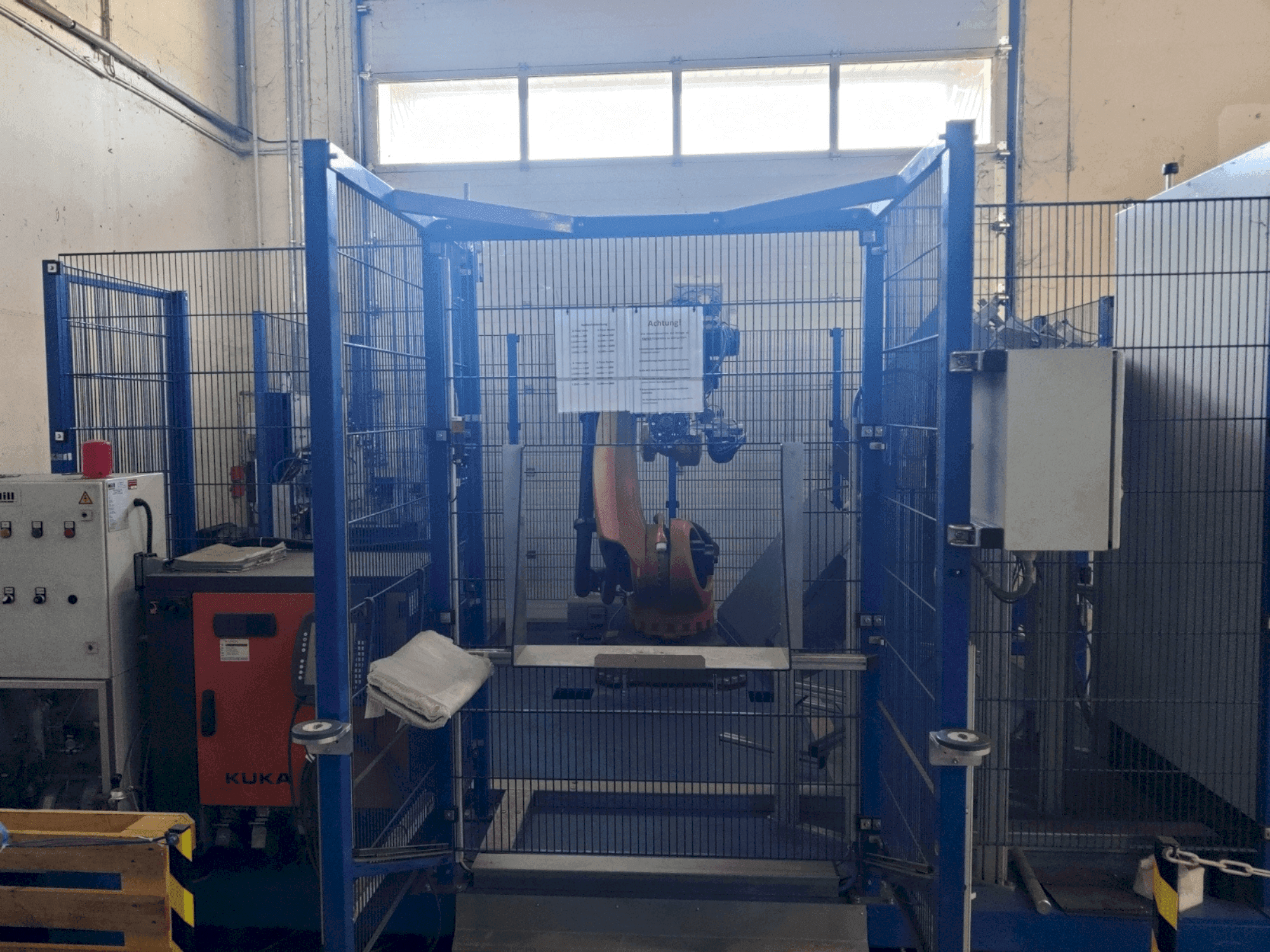 Makine  KUKA KR 120 R 2500 pro - Önden görünüm