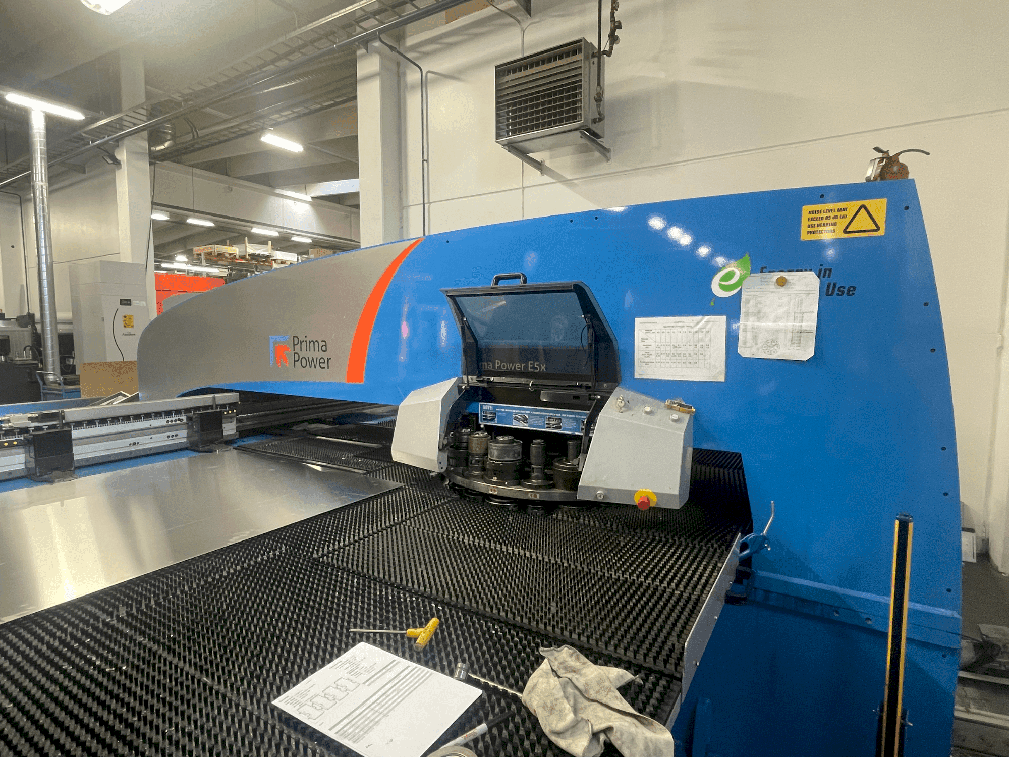 Makine  Prima Power E5X - Önden görünüm